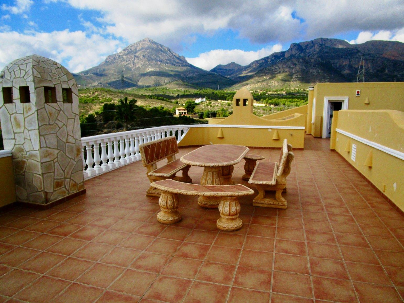 1330NS - Villa de lujo con vistas panorámicas al mar y a la montaña en venta en La Nucía.