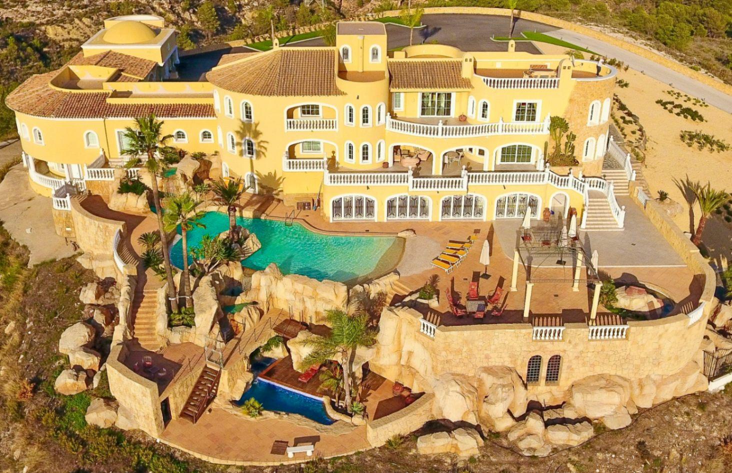1330NS - Villa de lujo con vistas panorámicas al mar y a la montaña en venta en La Nucía.