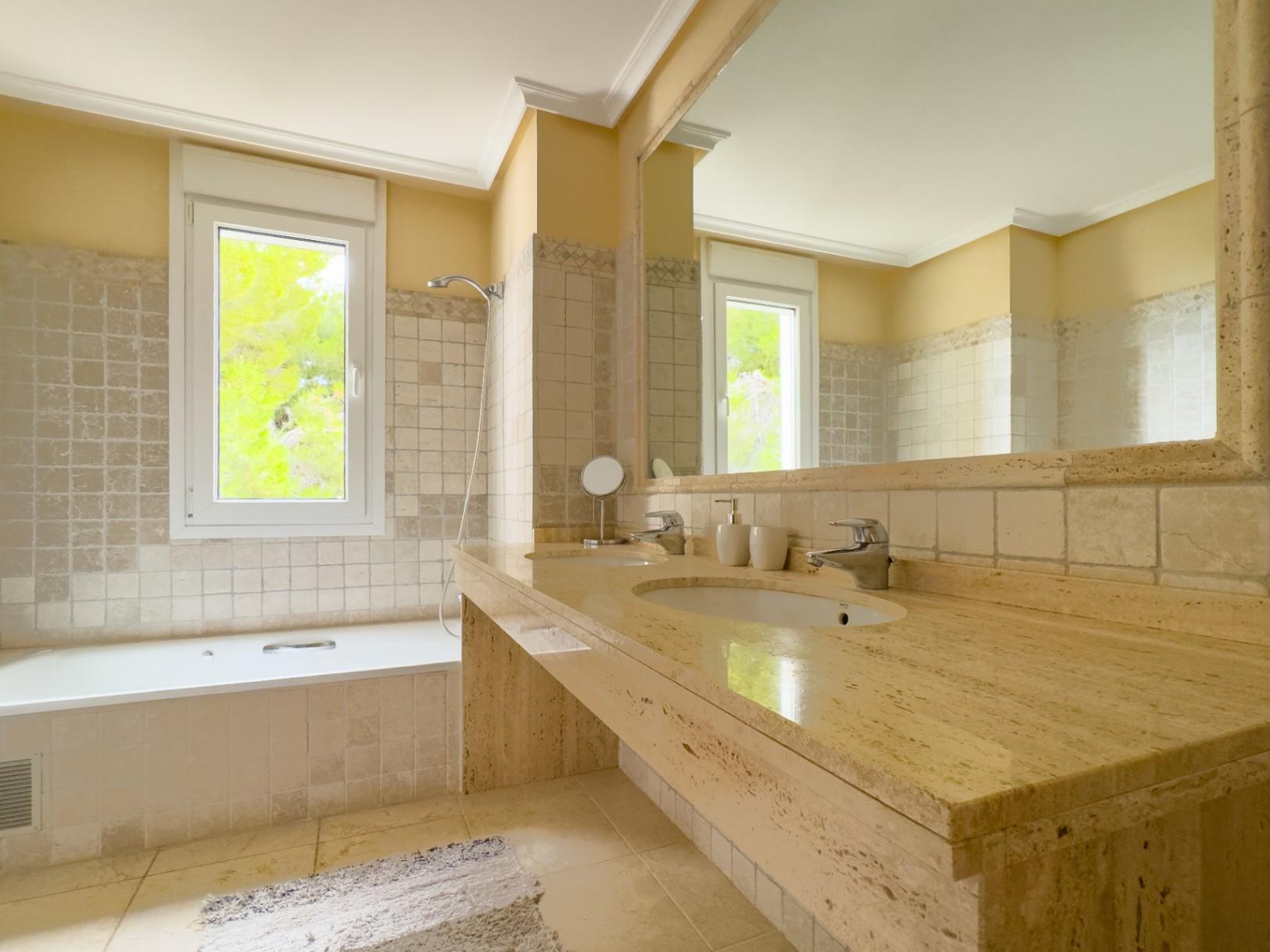 1344DR - Wohnung mit großer Terrasse und Meerblick in Altea Hills