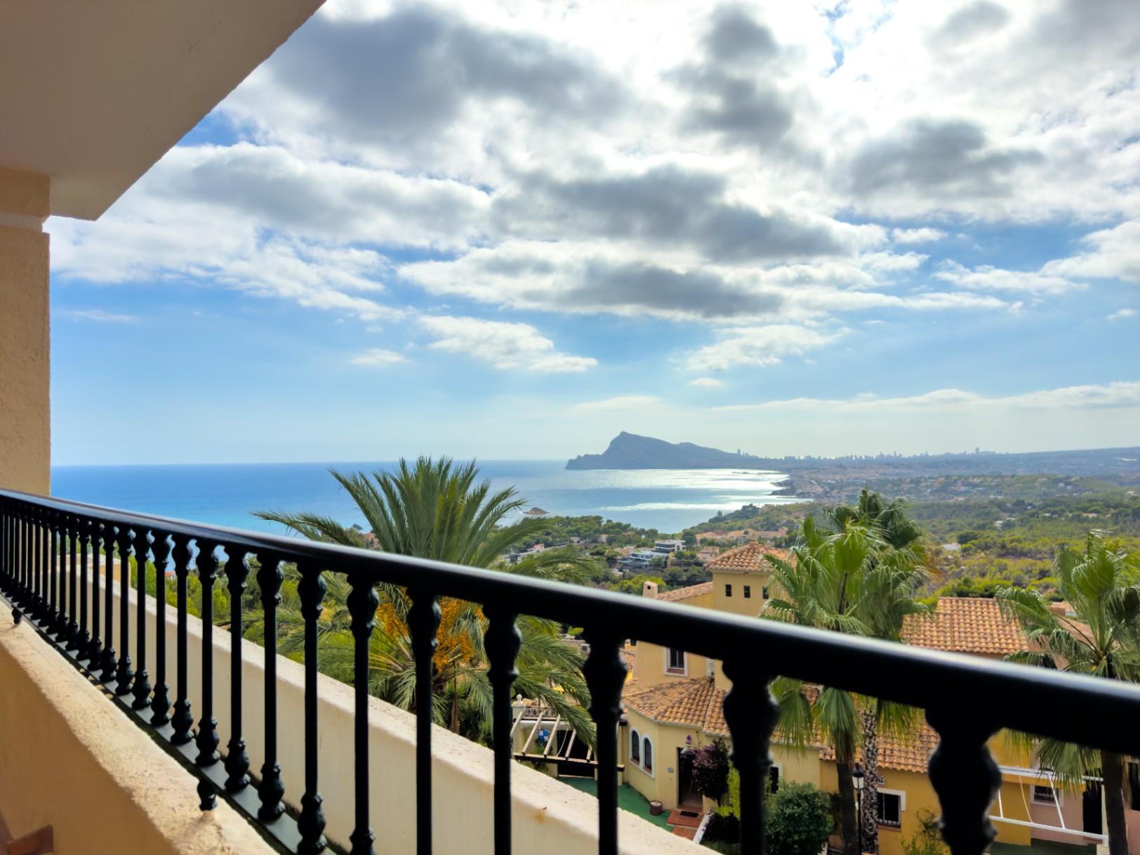 1344DR - Wohnung mit großer Terrasse und Meerblick in Altea Hills