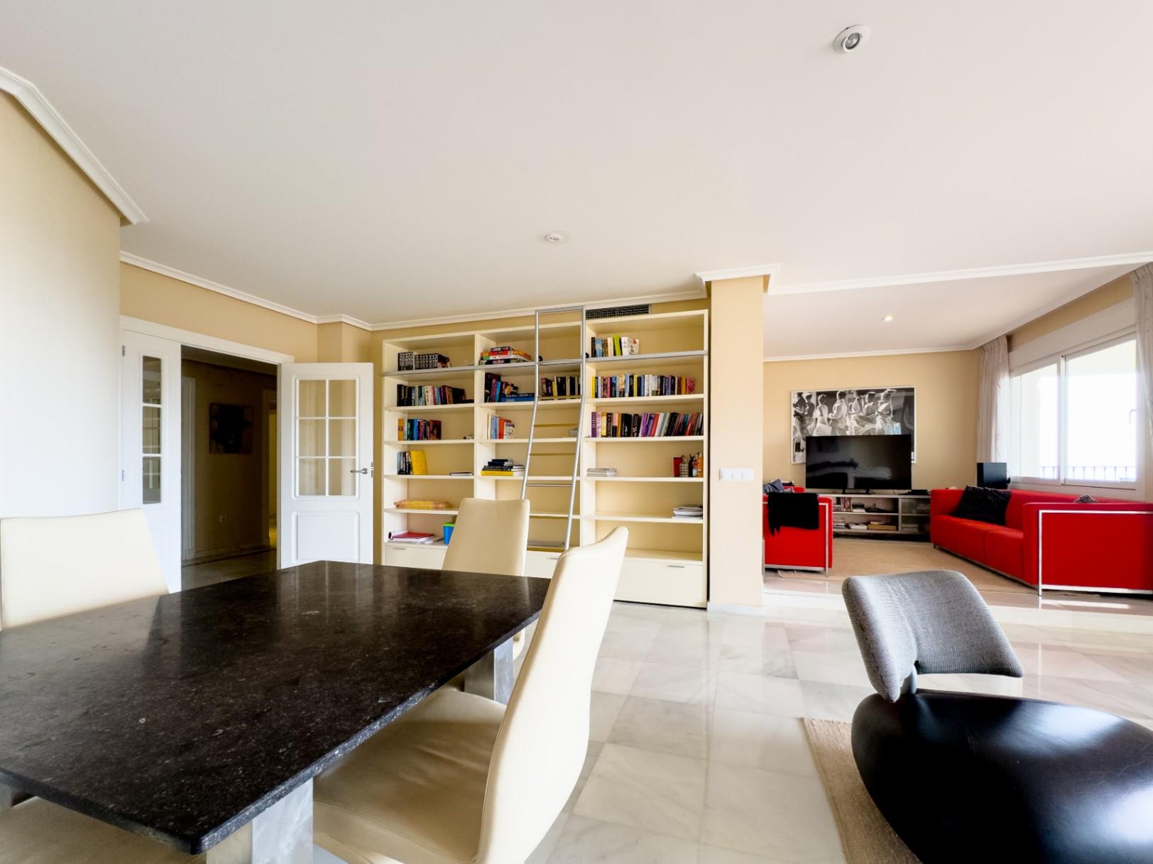 1344DR - Wohnung mit großer Terrasse und Meerblick in Altea Hills