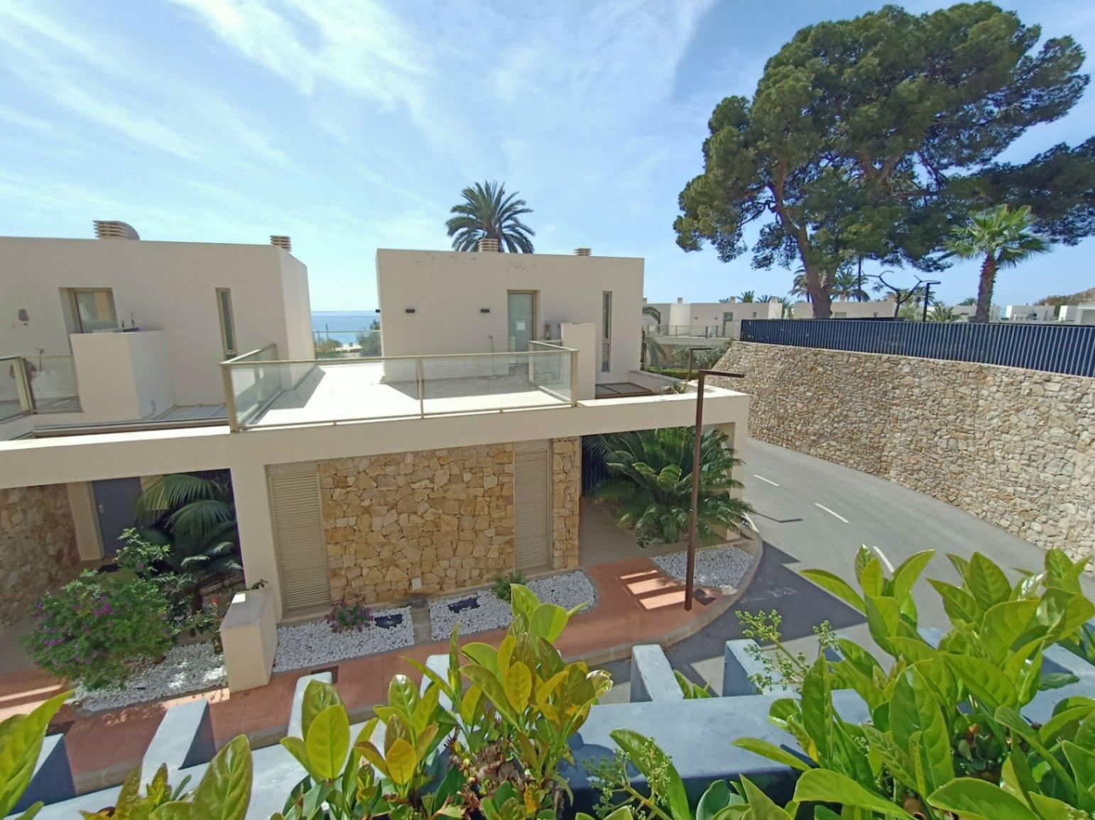 1362NS - Beach house in first line of Villajoyosa with private garden and direct access to Playa Paraíso