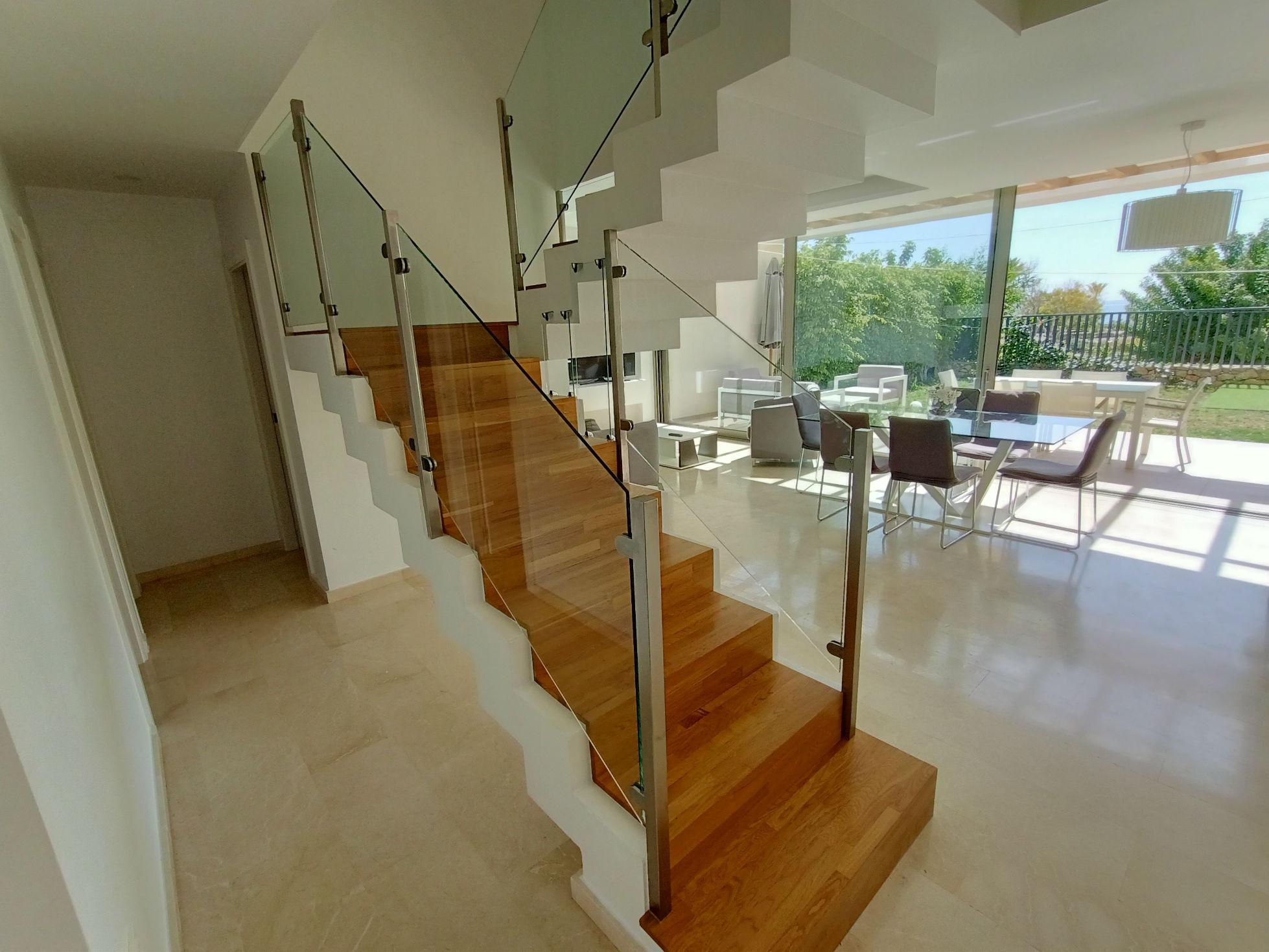 1362NS - Beach house in first line of Villajoyosa with private garden and direct access to Playa Paraíso