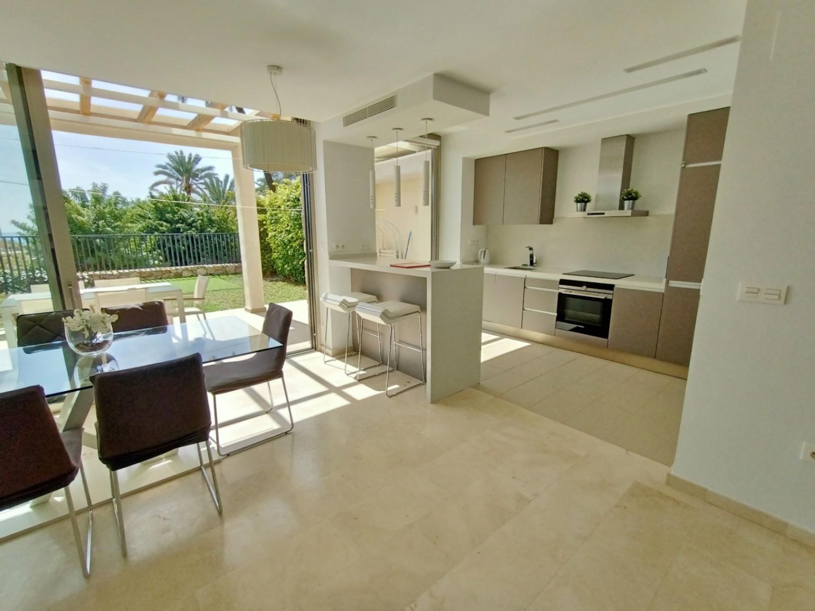 1362NS - Beach house in first line of Villajoyosa with private garden and direct access to Playa Paraíso
