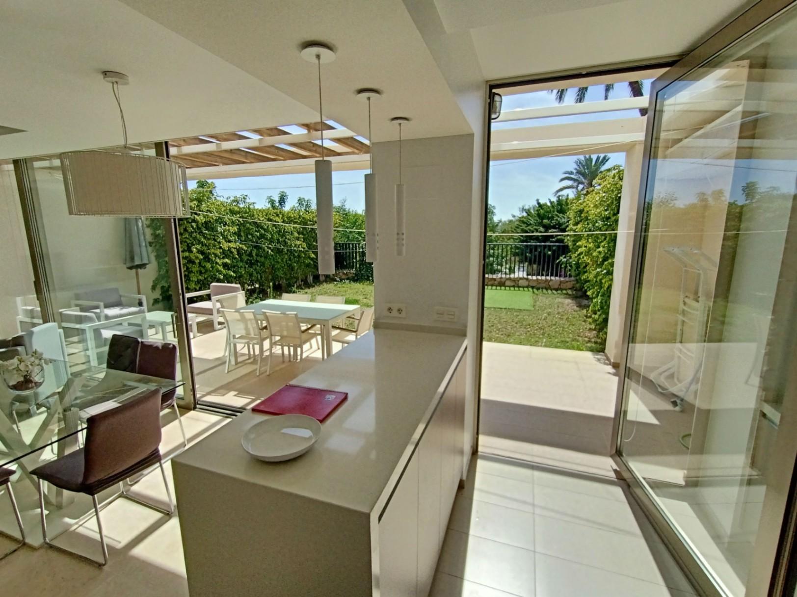 1362NS - Beach house in first line of Villajoyosa with private garden and direct access to Playa Paraíso