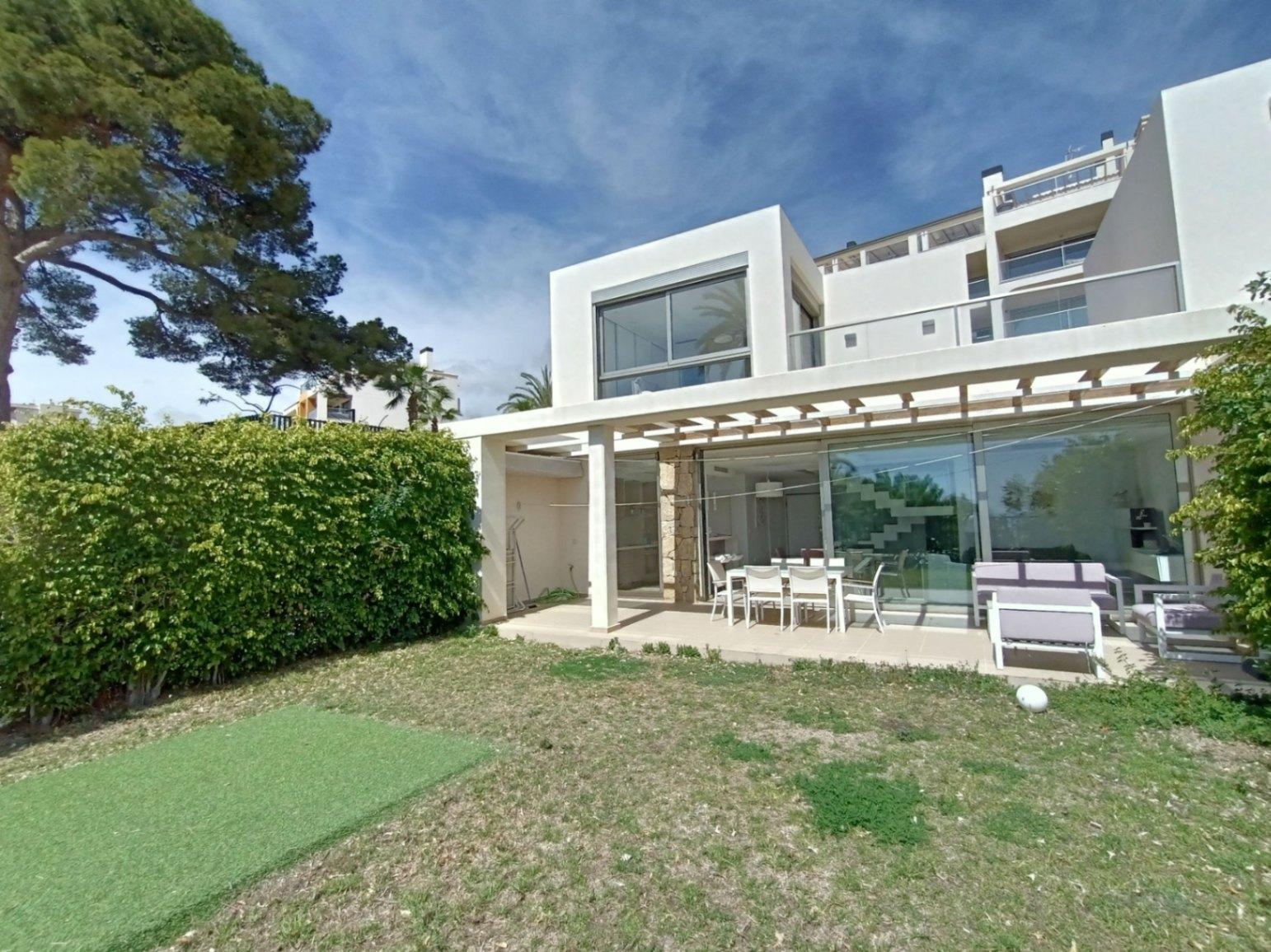 1362NS - Beach house in first line of Villajoyosa with private garden and direct access to Playa Paraíso