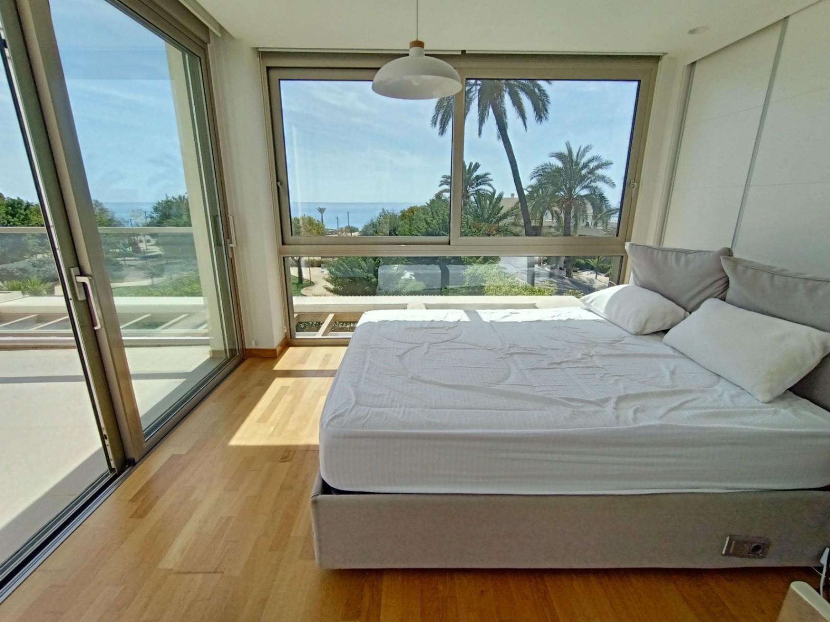 1362NS - Beach house in first line of Villajoyosa with private garden and direct access to Playa Paraíso