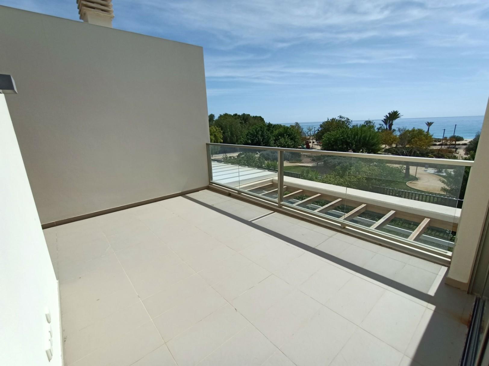 1362NS - Beach house in first line of Villajoyosa with private garden and direct access to Playa Paraíso