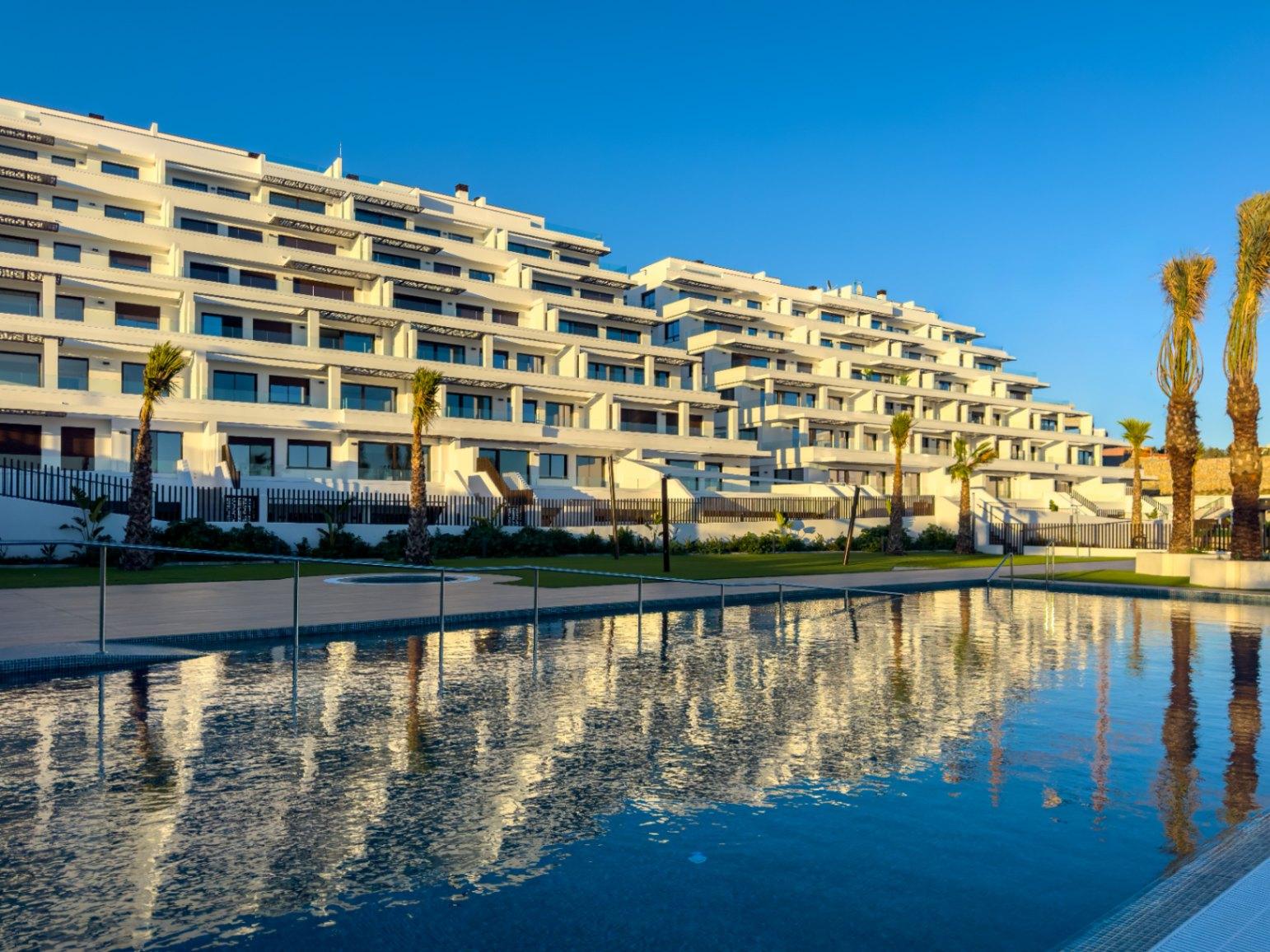 1366DA - Nieuw gebouwde moderne 2 slaapkamer appartement met uitzicht op zee, recent opgeleverd.