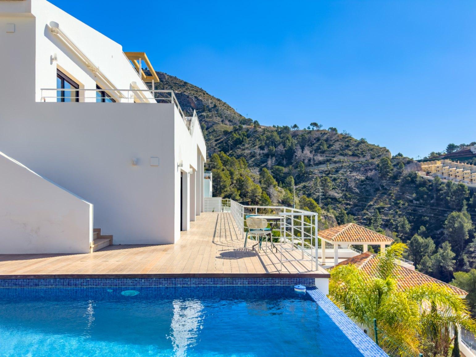 1385NS - Villa de 450 m² avec piscine à débordement et vues panoramiques sur la mer à Sierra de Altea