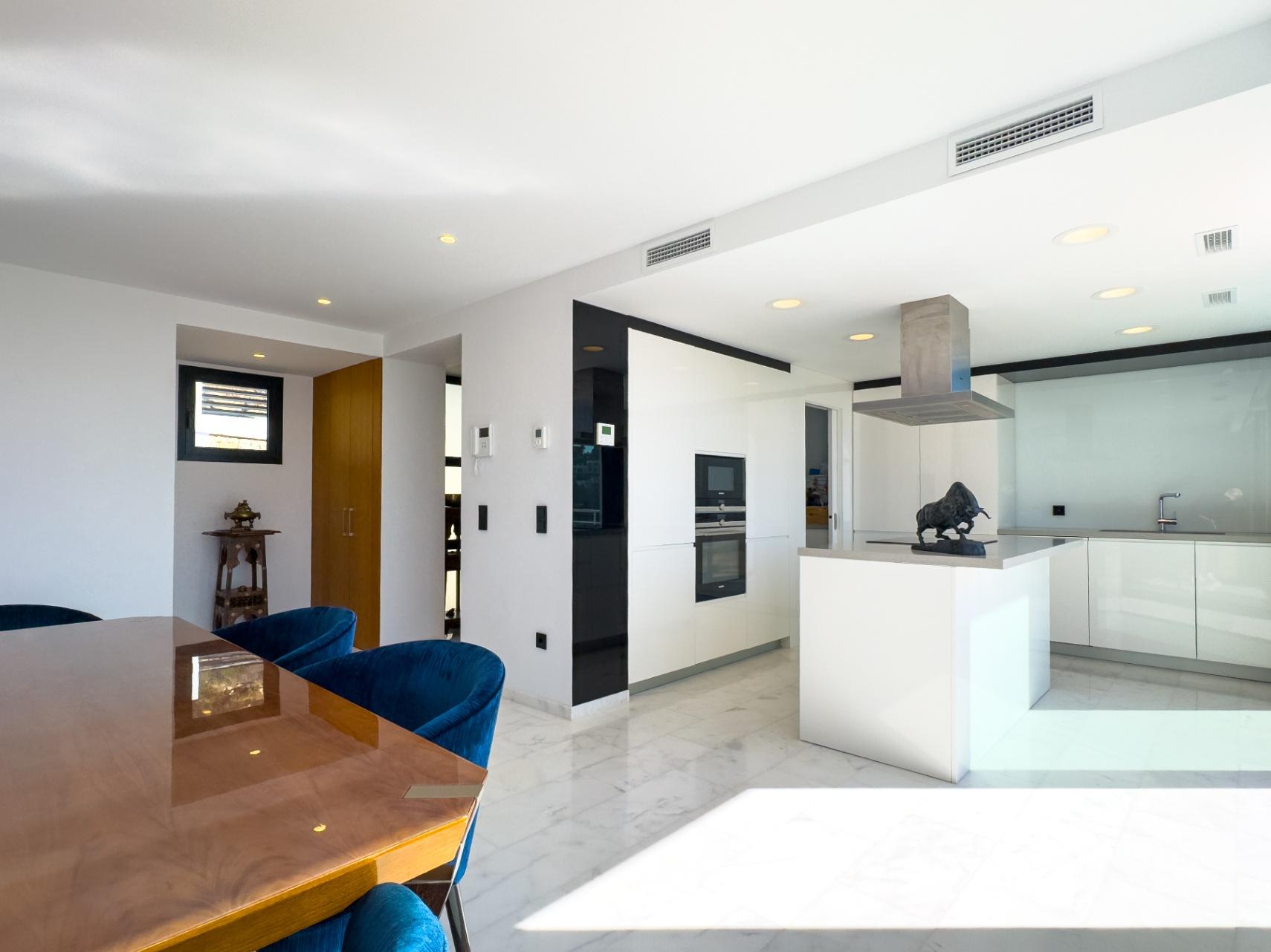 1385NS - Villa de 450 m² avec piscine à débordement et vues panoramiques sur la mer à Sierra de Altea