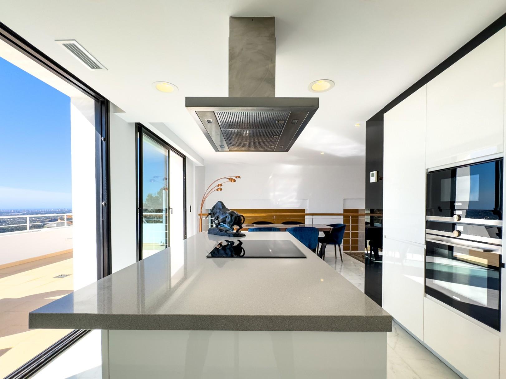 1385NS - Villa de 450 m² avec piscine à débordement et vues panoramiques sur la mer à Sierra de Altea