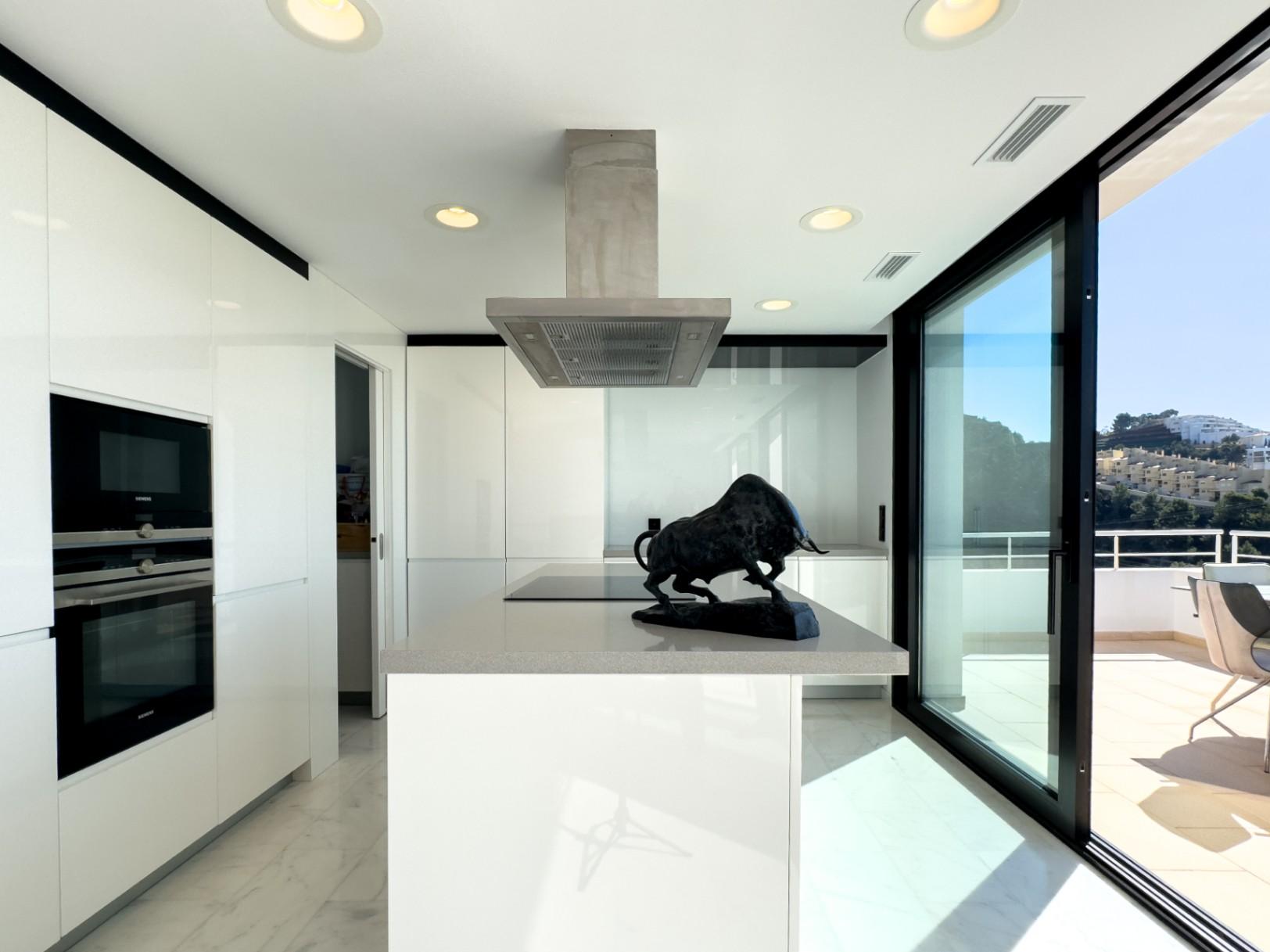 1385NS - Villa de 450 m² avec piscine à débordement et vues panoramiques sur la mer à Sierra de Altea