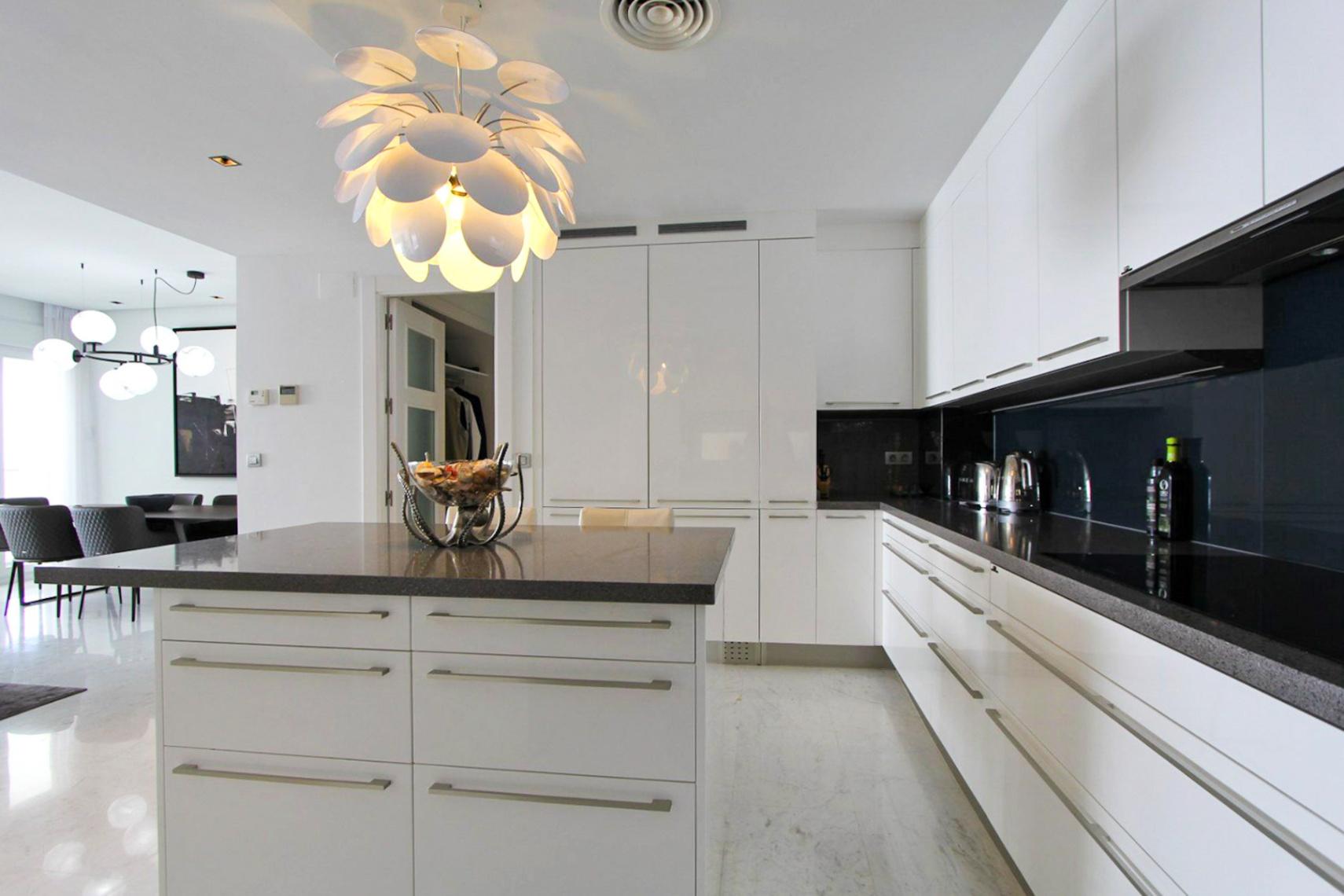 1384NS - Penthouse von 330 m² mit Panoramameerblick und 88 m² Terrasse in Altea Hills