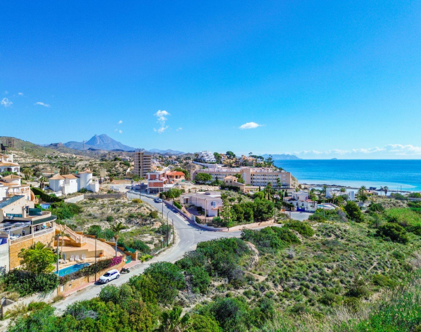 1386DA - Villa Mediterránea con Vistas al Mar, a Poca Distancia de la Playa, en Cala D'or, Campello
