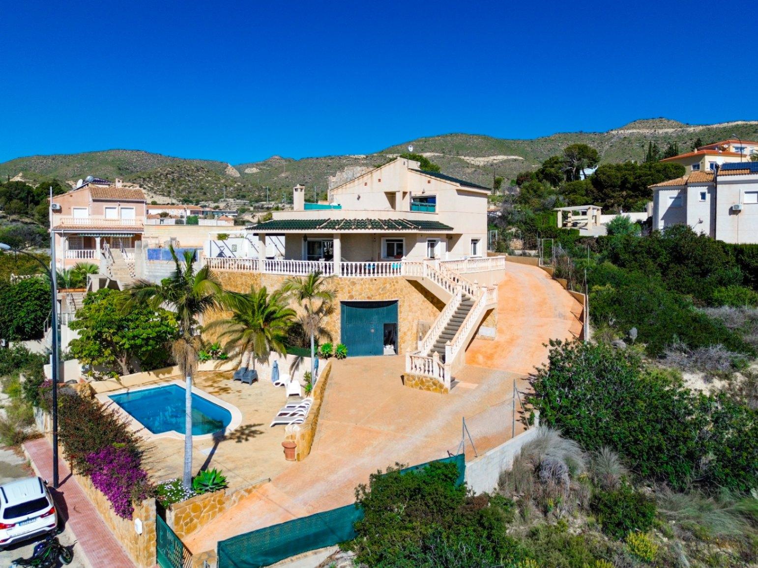 1386DA - Villa Mediterránea con Vistas al Mar, a Poca Distancia de la Playa, en Cala D'or, Campello