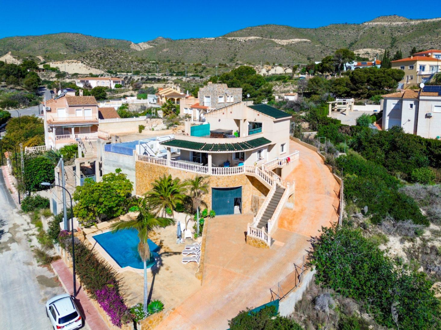 1386DA - Villa Mediterránea con Vistas al Mar, a Poca Distancia de la Playa, en Cala D'or, Campello