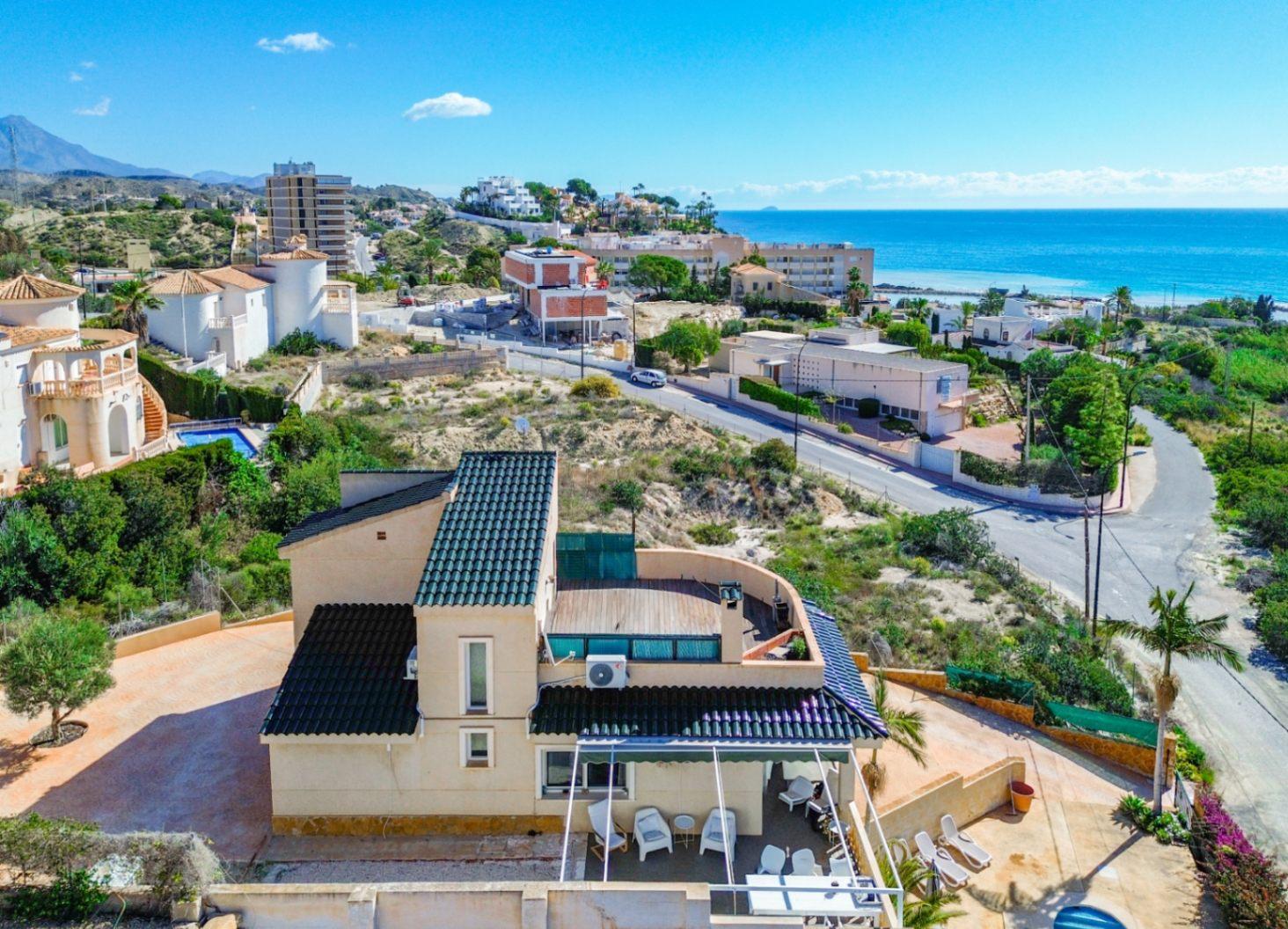 1386DA - Villa Mediterránea con Vistas al Mar, a Poca Distancia de la Playa, en Cala D'or, Campello