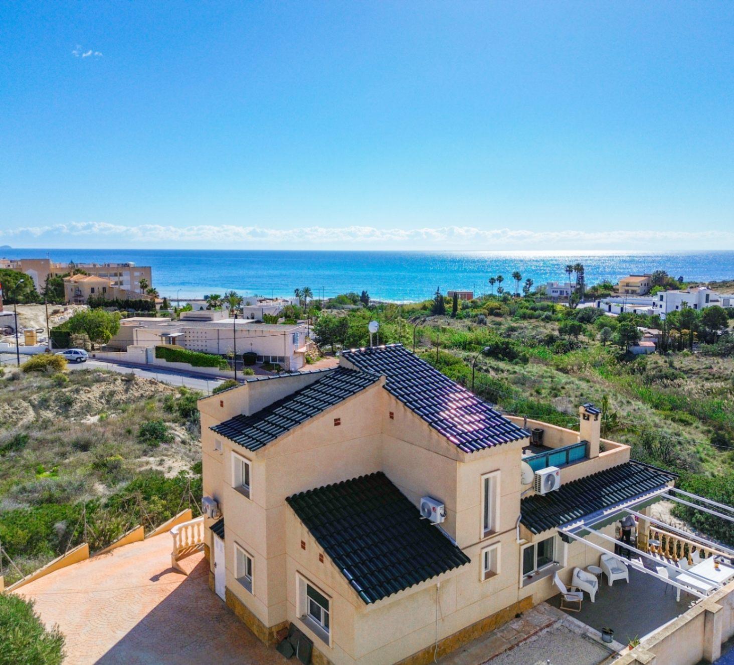 1386DA - Villa Mediterránea con Vistas al Mar, a Poca Distancia de la Playa, en Cala D'or, Campello