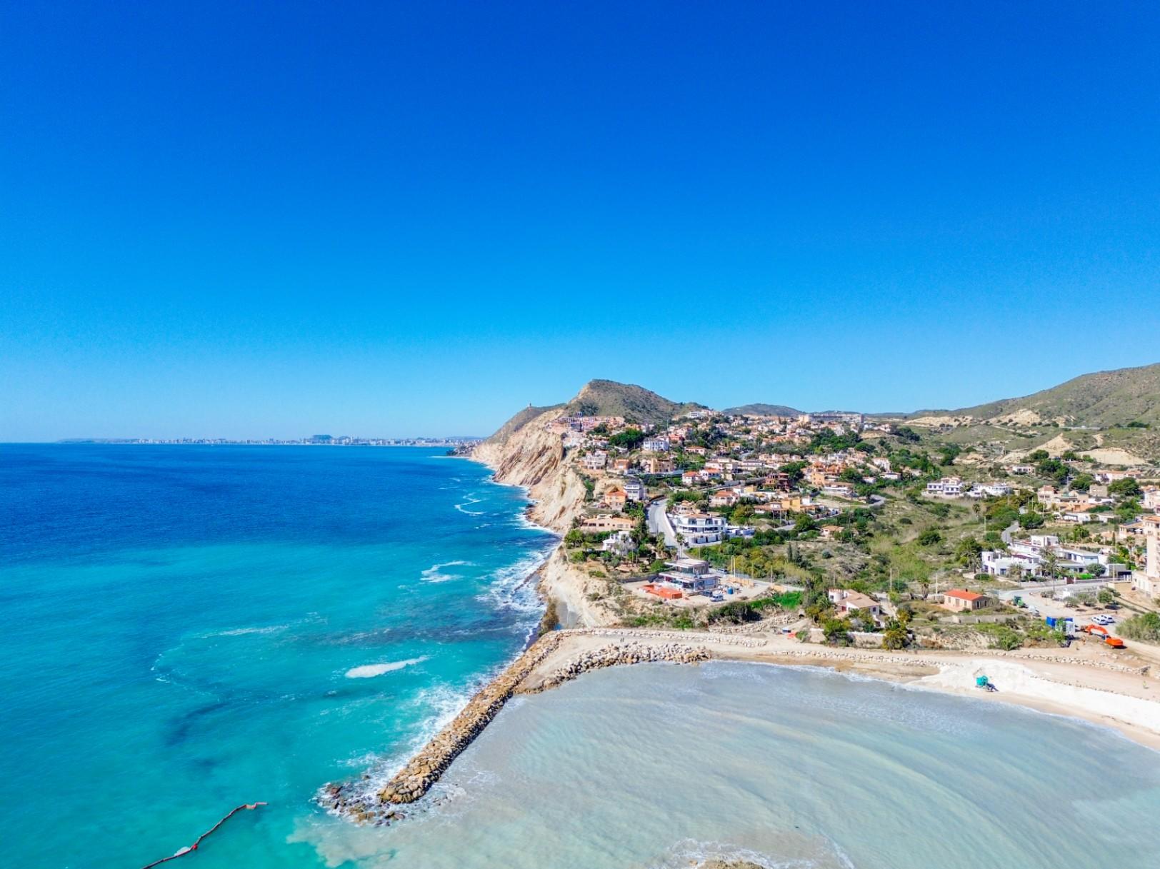 1386DA - Villa Mediterránea con Vistas al Mar, a Poca Distancia de la Playa, en Cala D'or, Campello