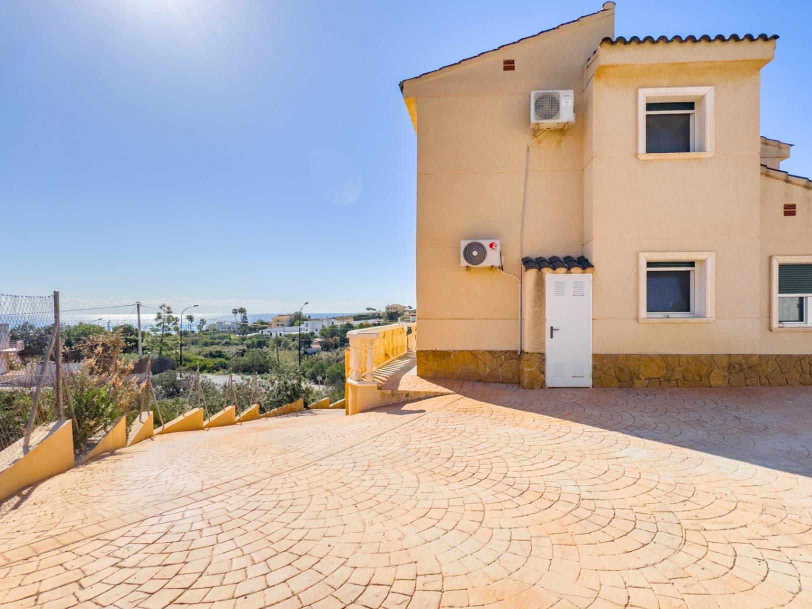 1386DA - Villa Mediterránea con Vistas al Mar, a Poca Distancia de la Playa, en Cala D'or, Campello
