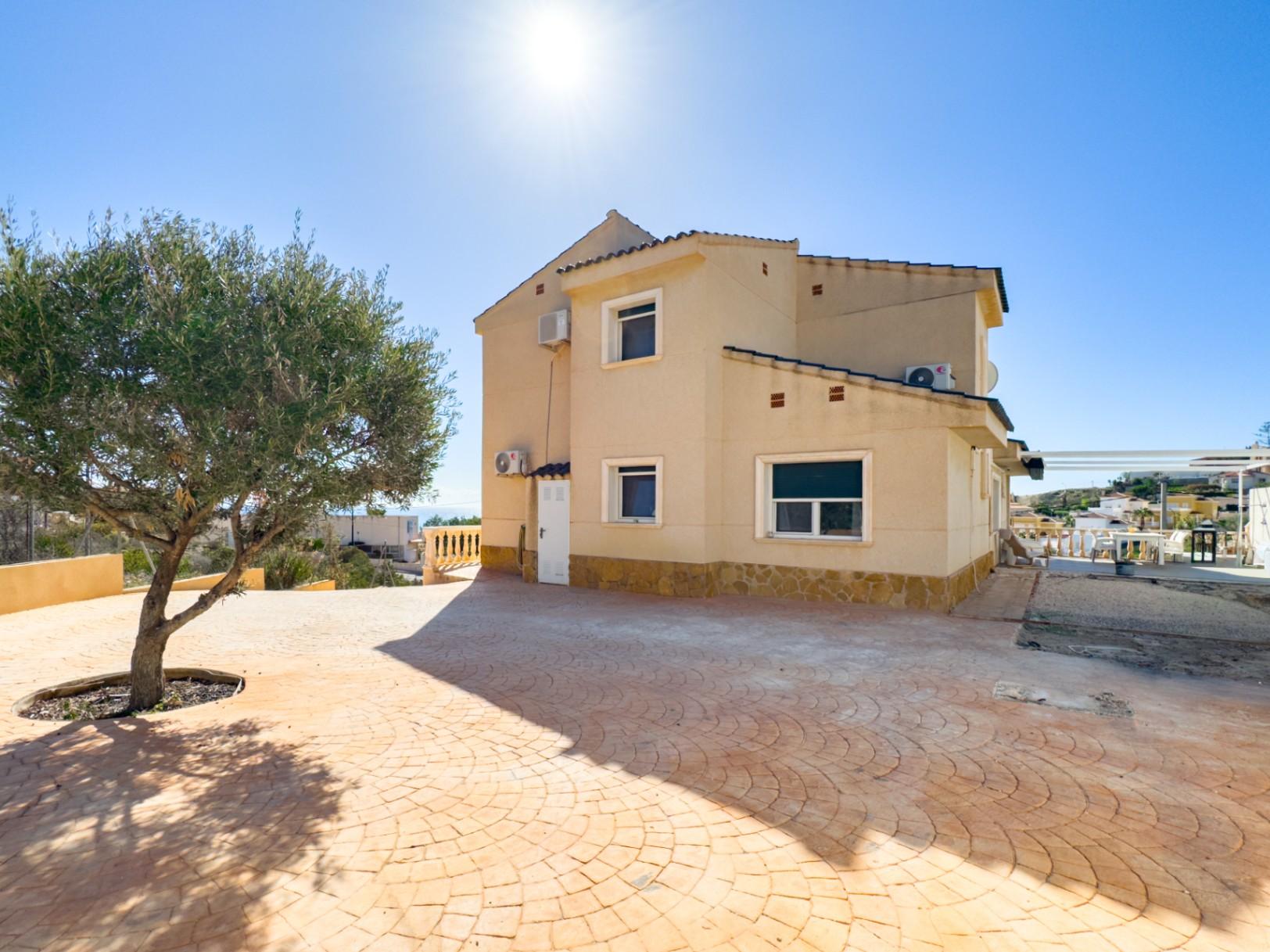 1386DA - Villa Mediterránea con Vistas al Mar, a Poca Distancia de la Playa, en Cala D'or, Campello