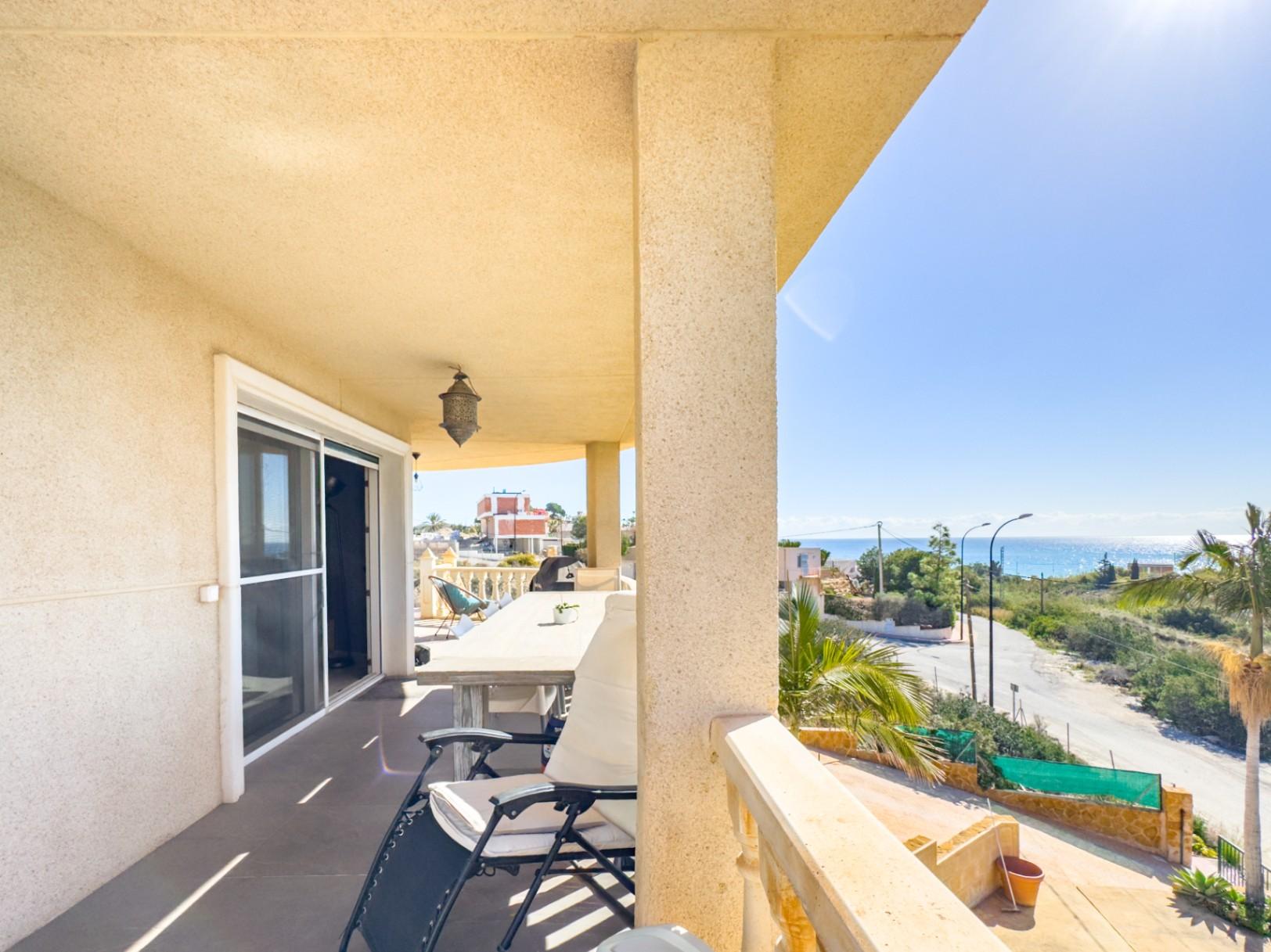 1386DA - Villa Mediterránea con Vistas al Mar, a Poca Distancia de la Playa, en Cala D'or, Campello