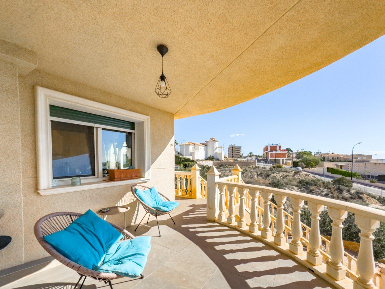 1386DA - Villa Mediterránea con Vistas al Mar, a Poca Distancia de la Playa, en Cala D'or, Campello