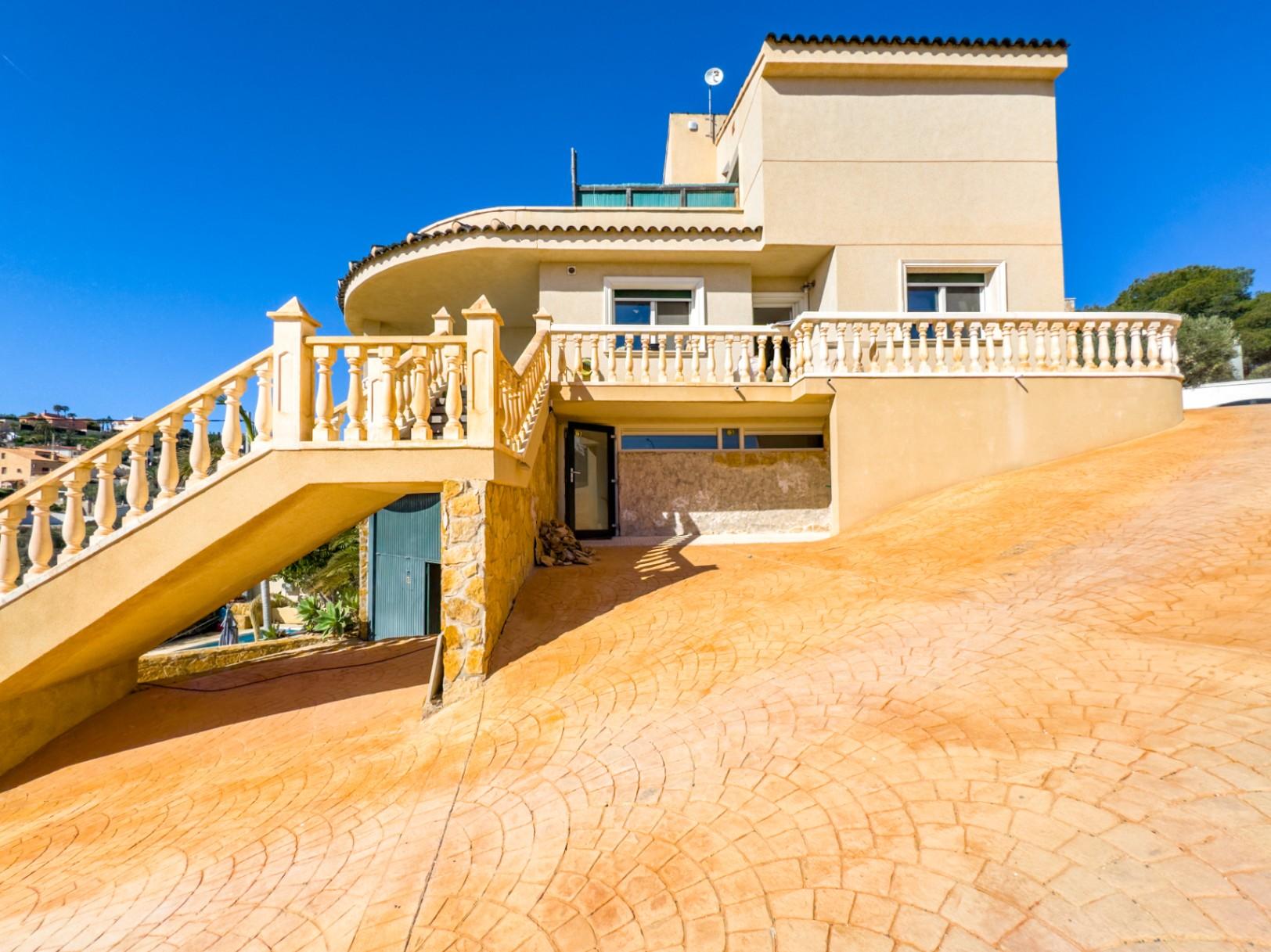 1386DA - Villa Mediterránea con Vistas al Mar, a Poca Distancia de la Playa, en Cala D'or, Campello