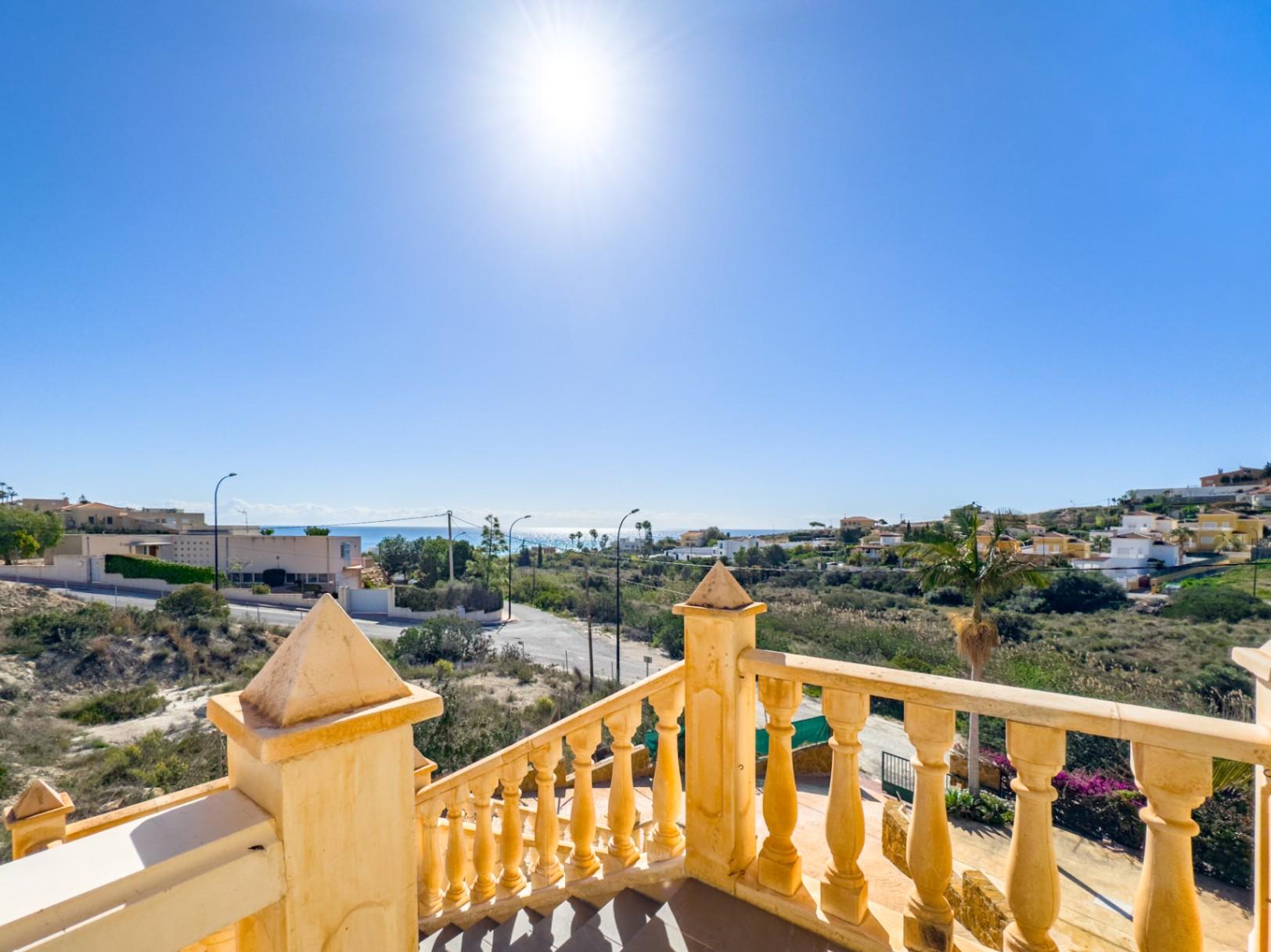 1386DA - Villa Mediterránea con Vistas al Mar, a Poca Distancia de la Playa, en Cala D'or, Campello