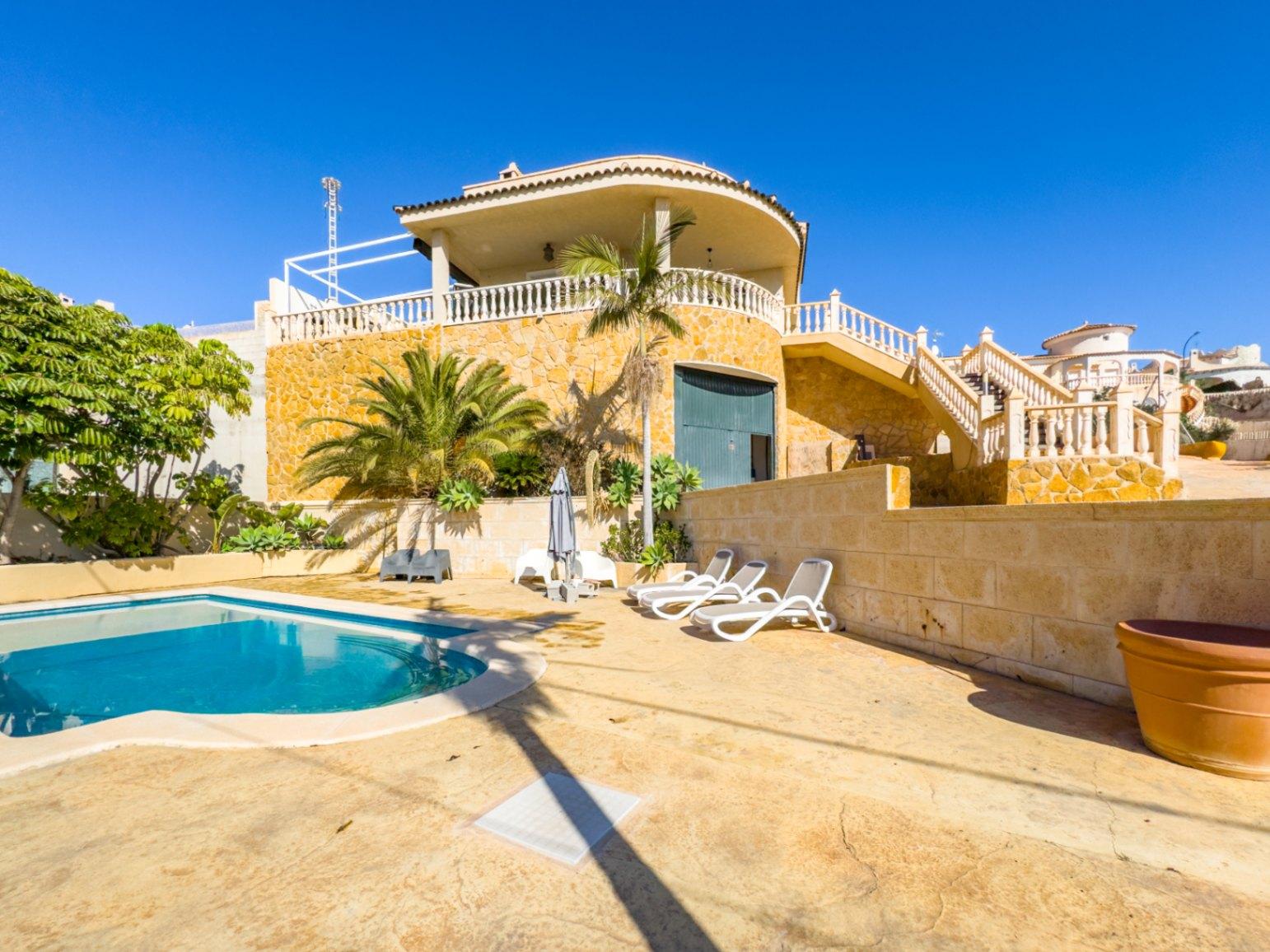 1386DA - Villa Mediterránea con Vistas al Mar, a Poca Distancia de la Playa, en Cala D'or, Campello