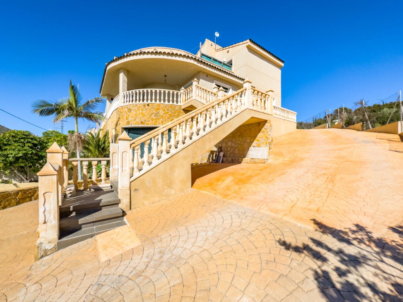 1386DA - Villa Mediterránea con Vistas al Mar, a Poca Distancia de la Playa, en Cala D'or, Campello