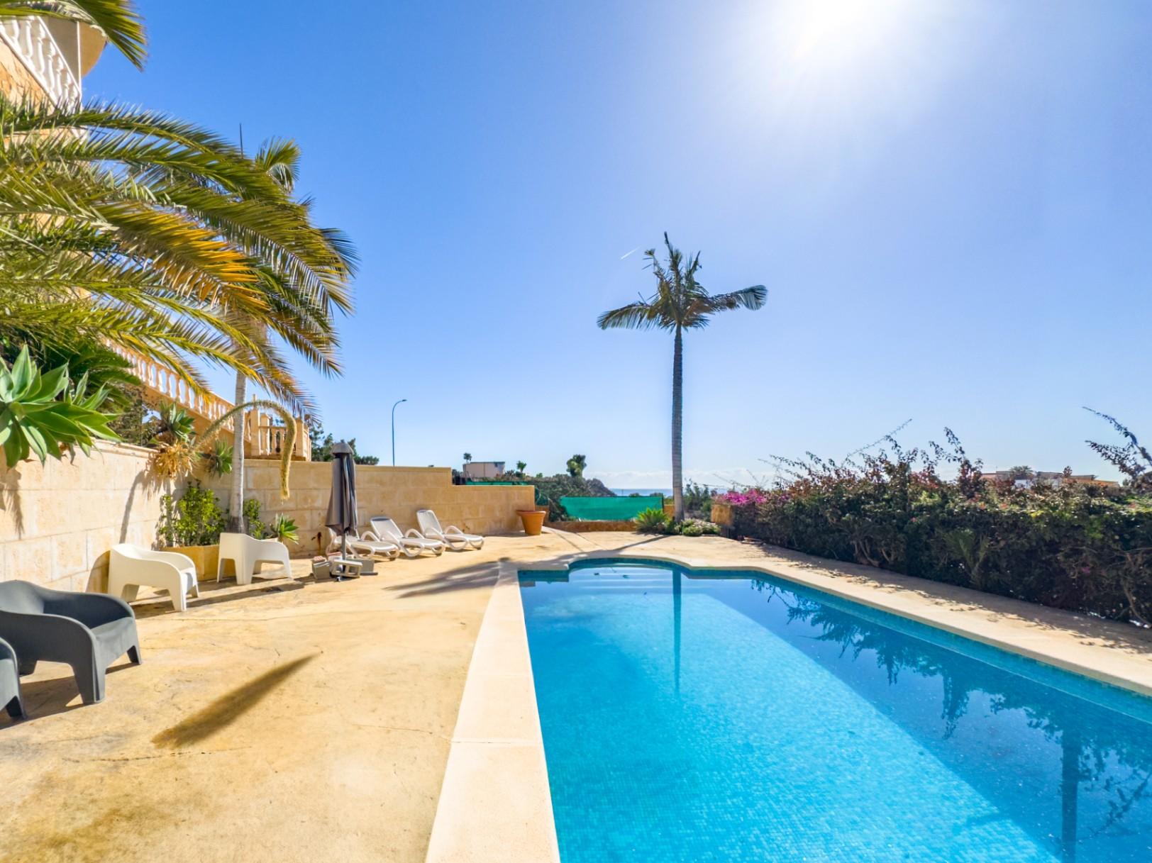 1386DA - Villa Mediterránea con Vistas al Mar, a Poca Distancia de la Playa, en Cala D'or, Campello