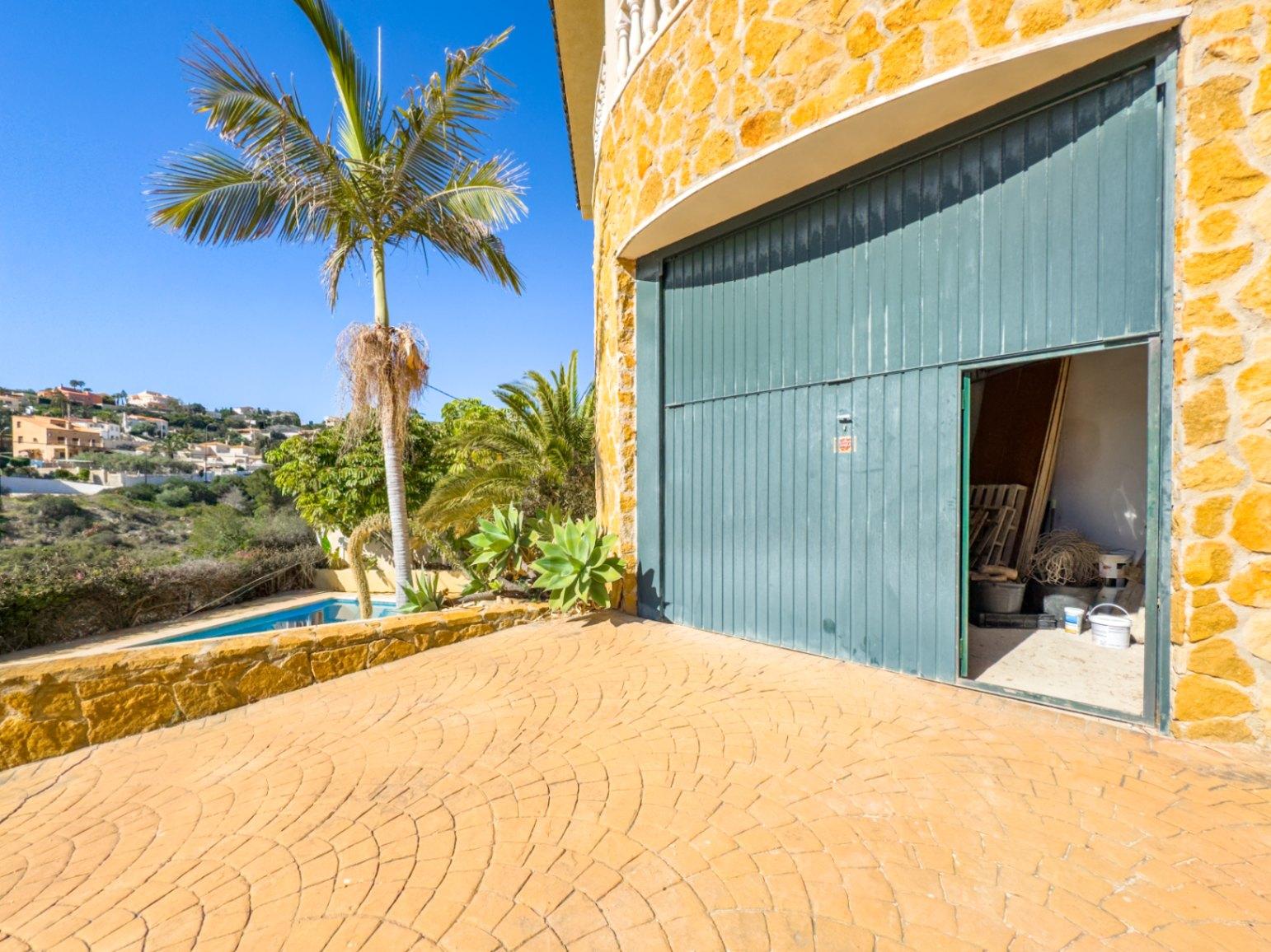 1386DA - Villa Mediterránea con Vistas al Mar, a Poca Distancia de la Playa, en Cala D'or, Campello