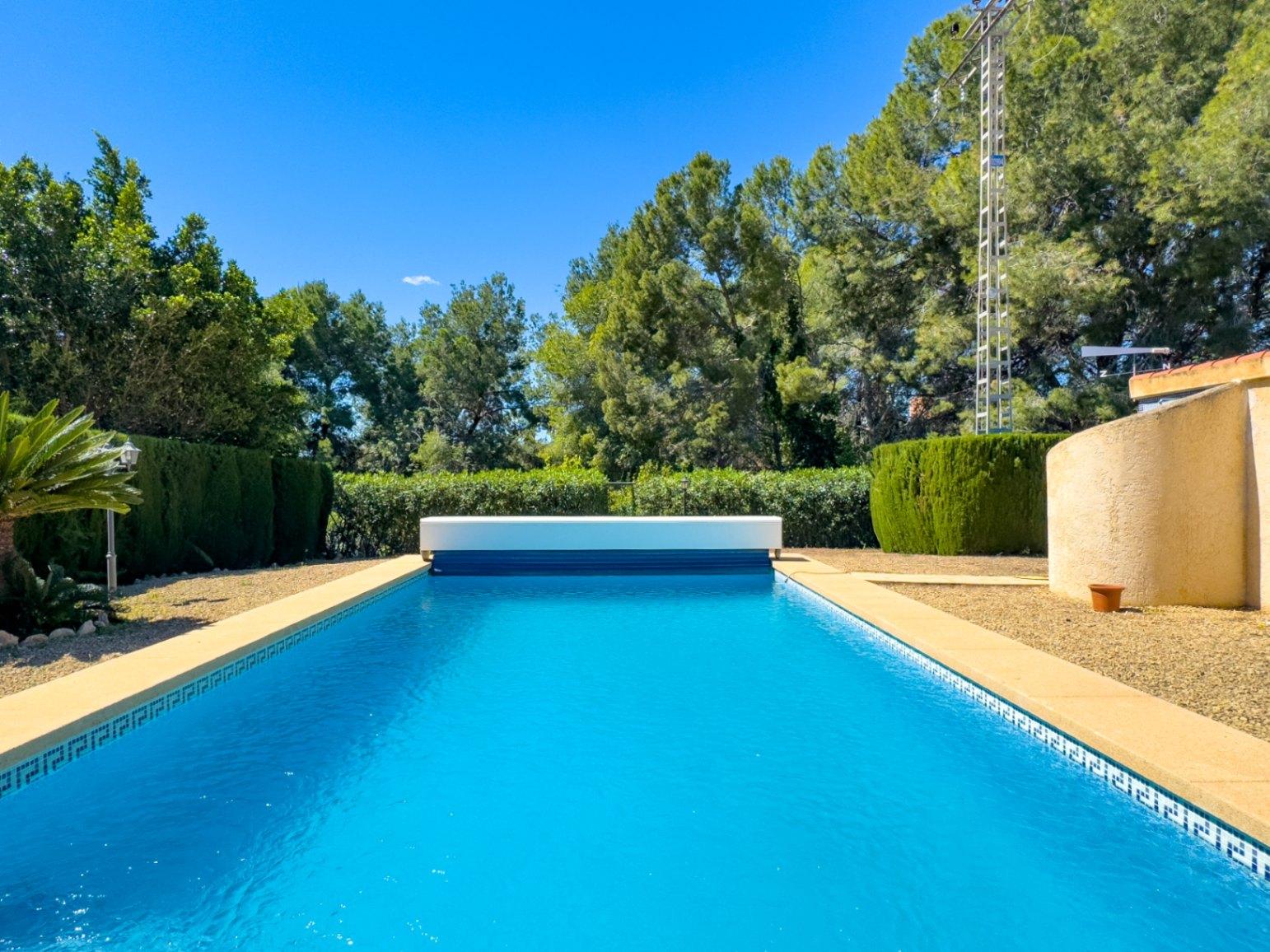 1389DA - Villa de una sola planta con piscina privada en parcela de 750 m² en La Nucía.
