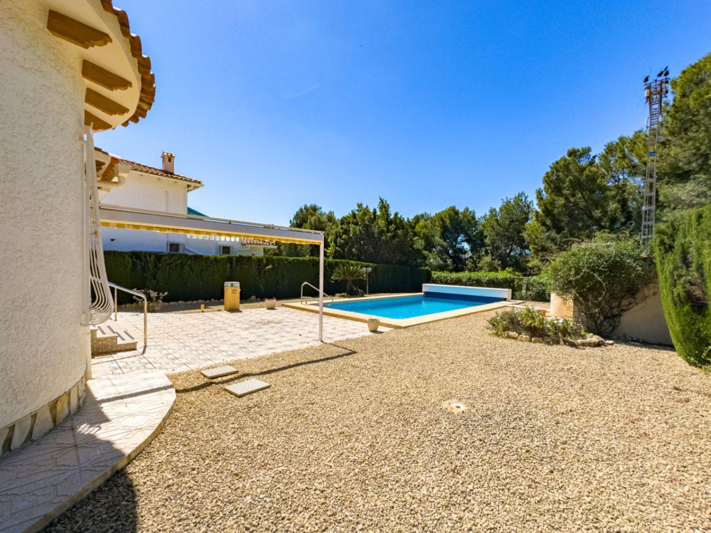 1389DA - Villa de una sola planta con piscina privada en parcela de 750 m² en La Nucía.