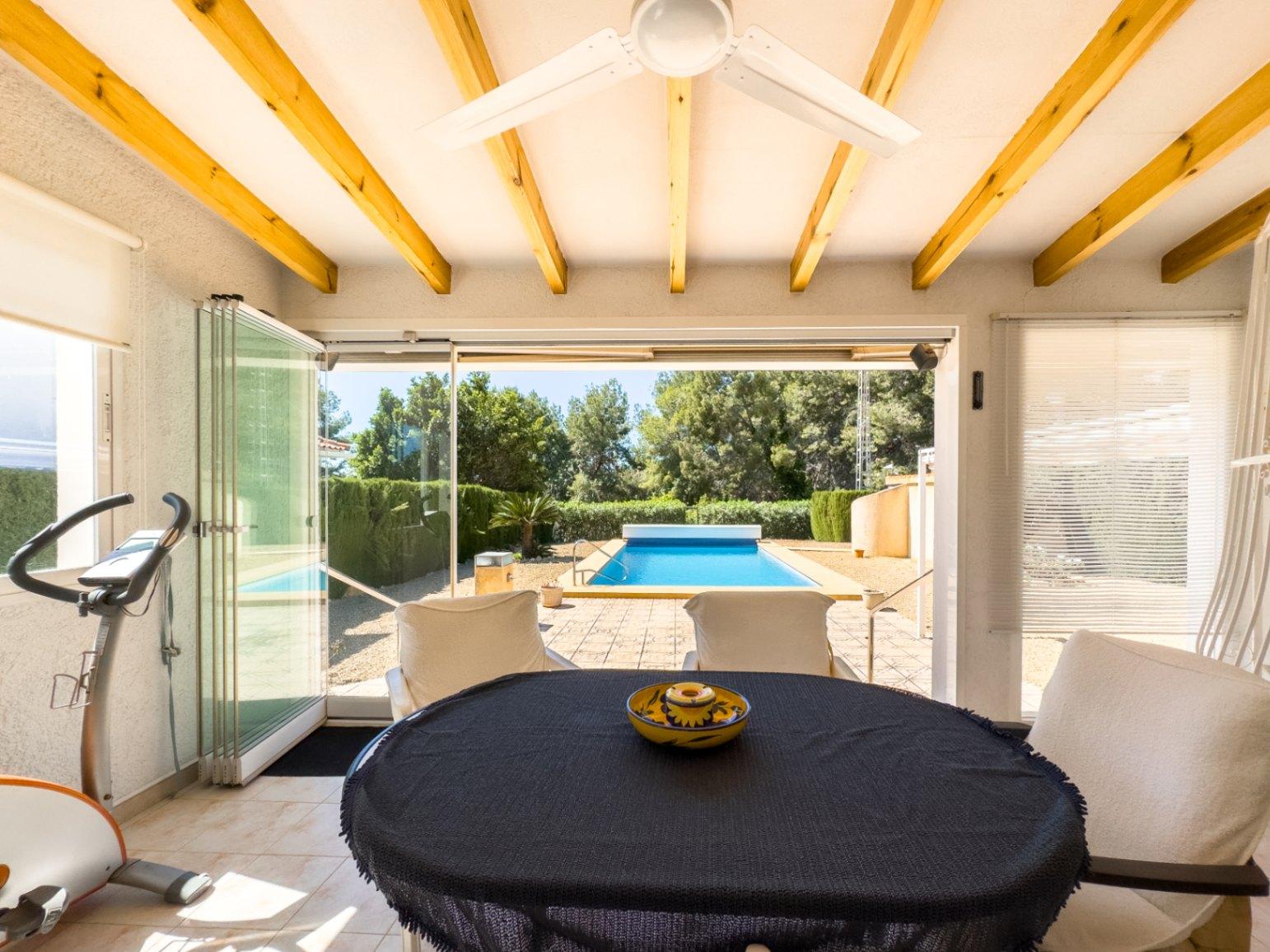 1389DA - Villa de una sola planta con piscina privada en parcela de 750 m² en La Nucía.