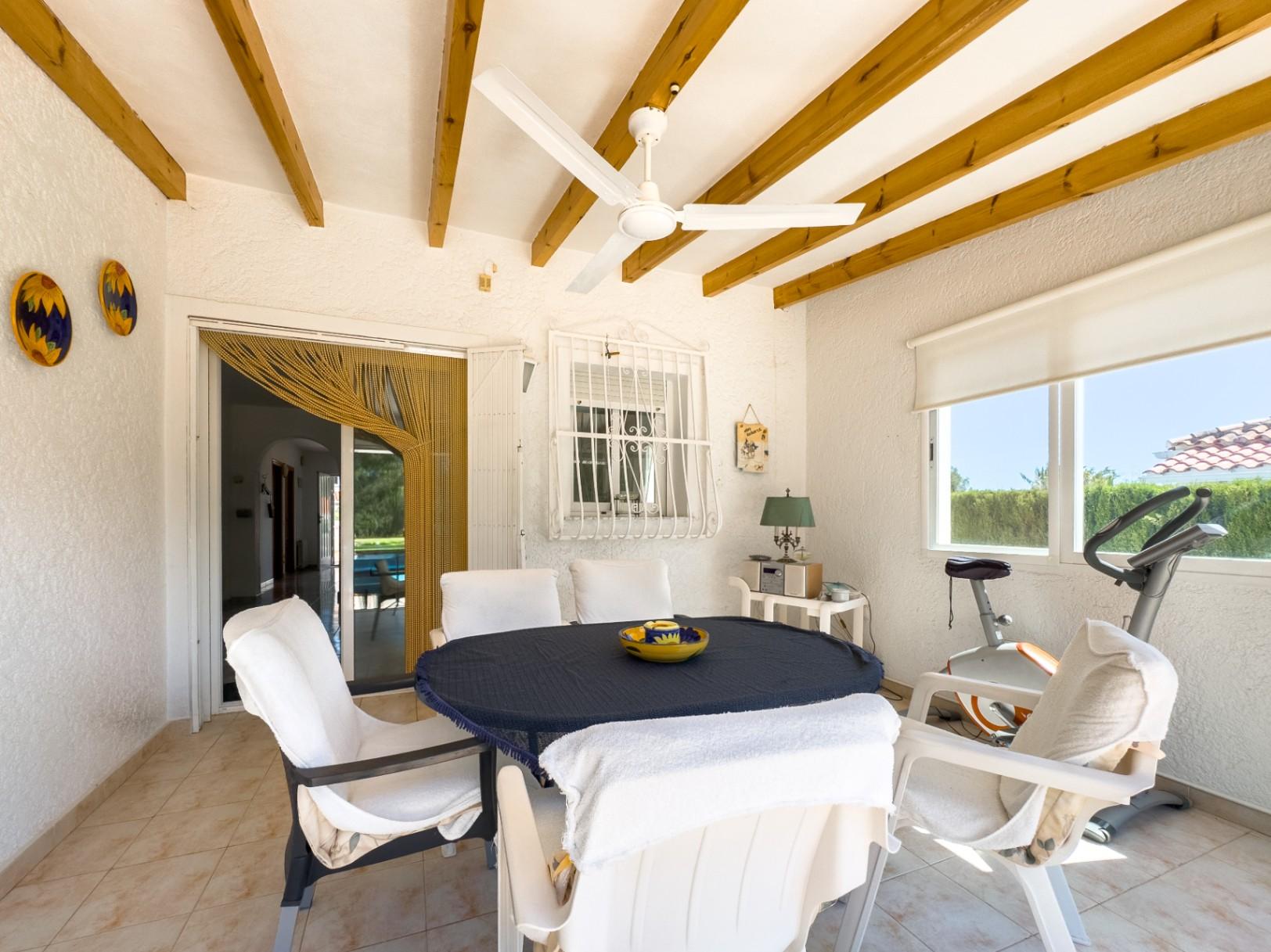 1389DA - Villa de una sola planta con piscina privada en parcela de 750 m² en La Nucía.