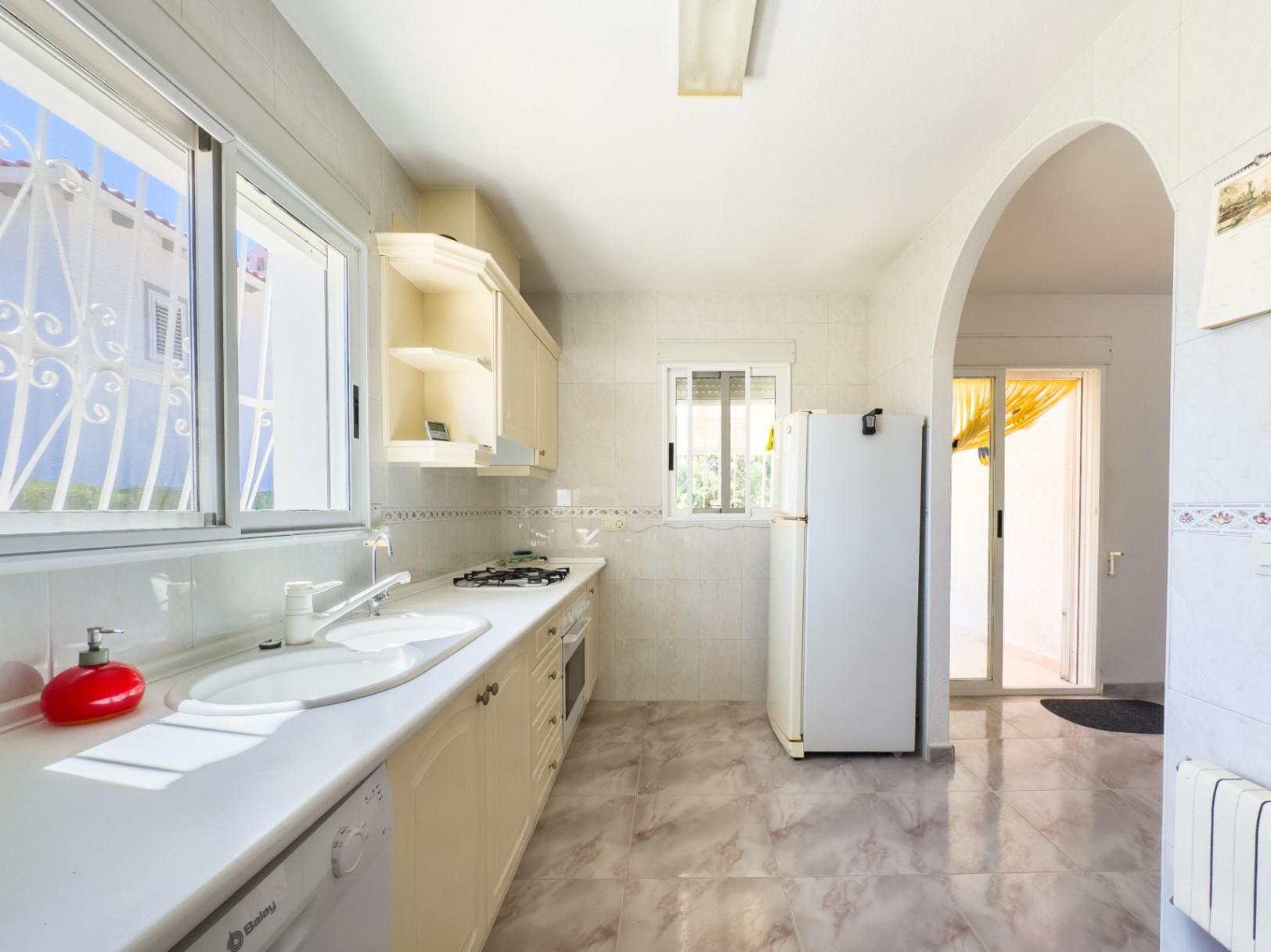 1389DA - Villa de una sola planta con piscina privada en parcela de 750 m² en La Nucía.