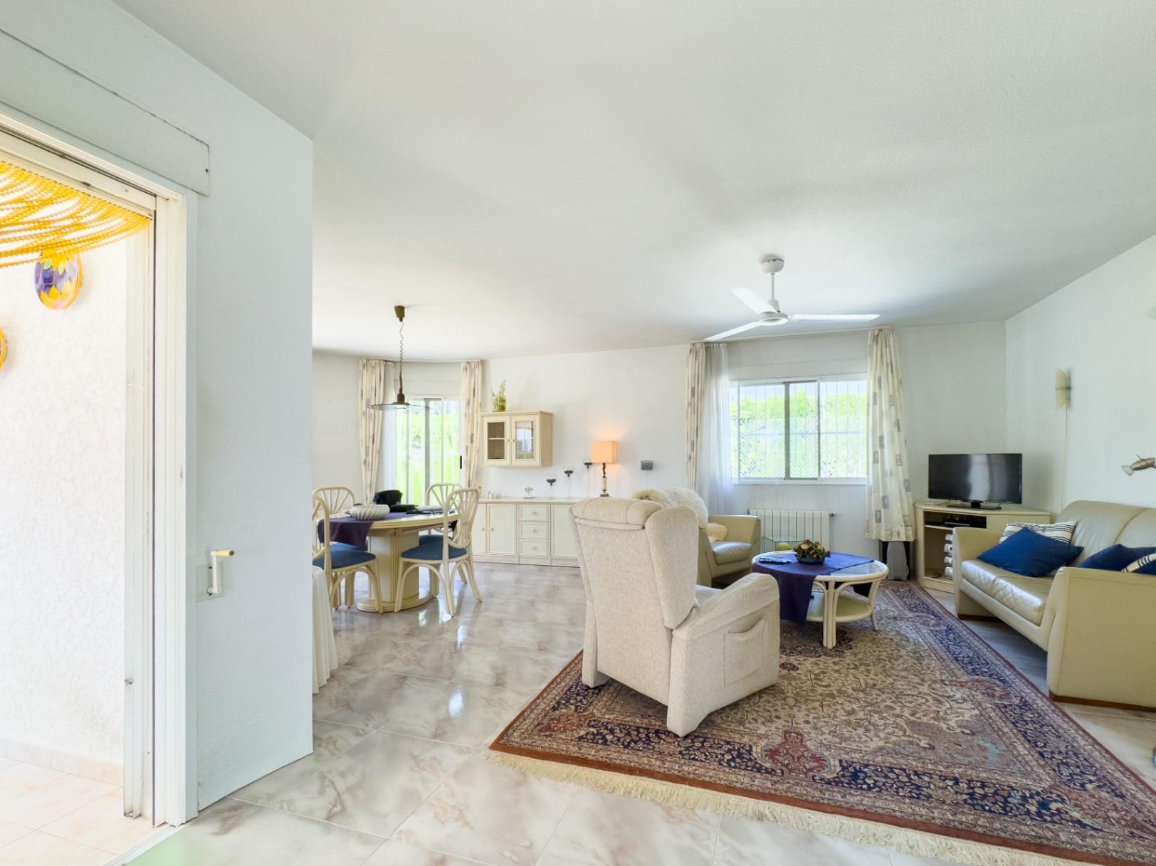 1389DA - Villa de una sola planta con piscina privada en parcela de 750 m² en La Nucía.
