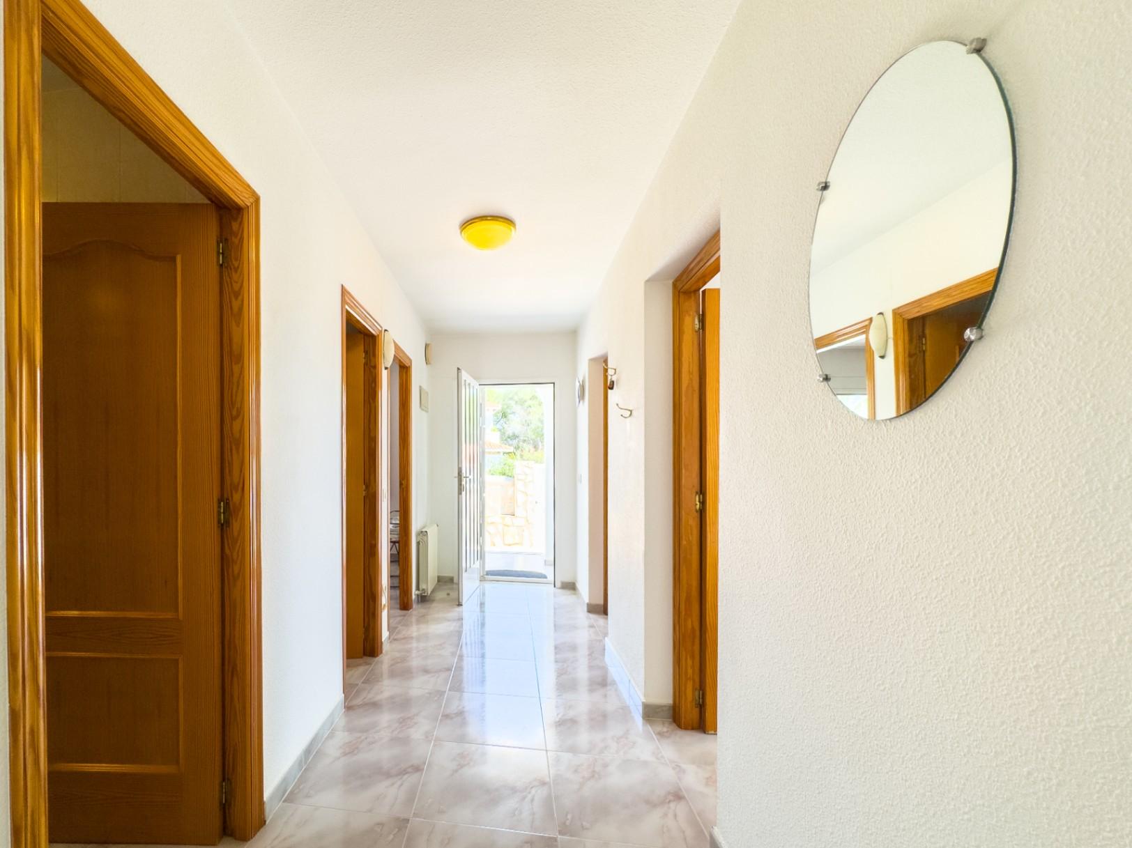 1389DA - Villa de una sola planta con piscina privada en parcela de 750 m² en La Nucía.
