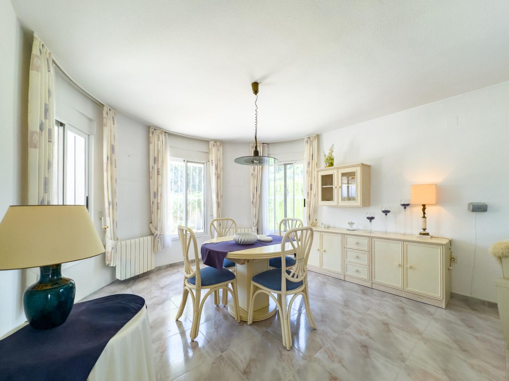 1389DA - Villa de una sola planta con piscina privada en parcela de 750 m² en La Nucía.