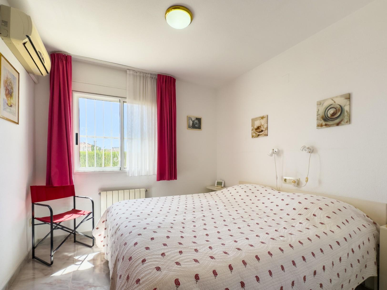 1389DA - Villa de una sola planta con piscina privada en parcela de 750 m² en La Nucía.
