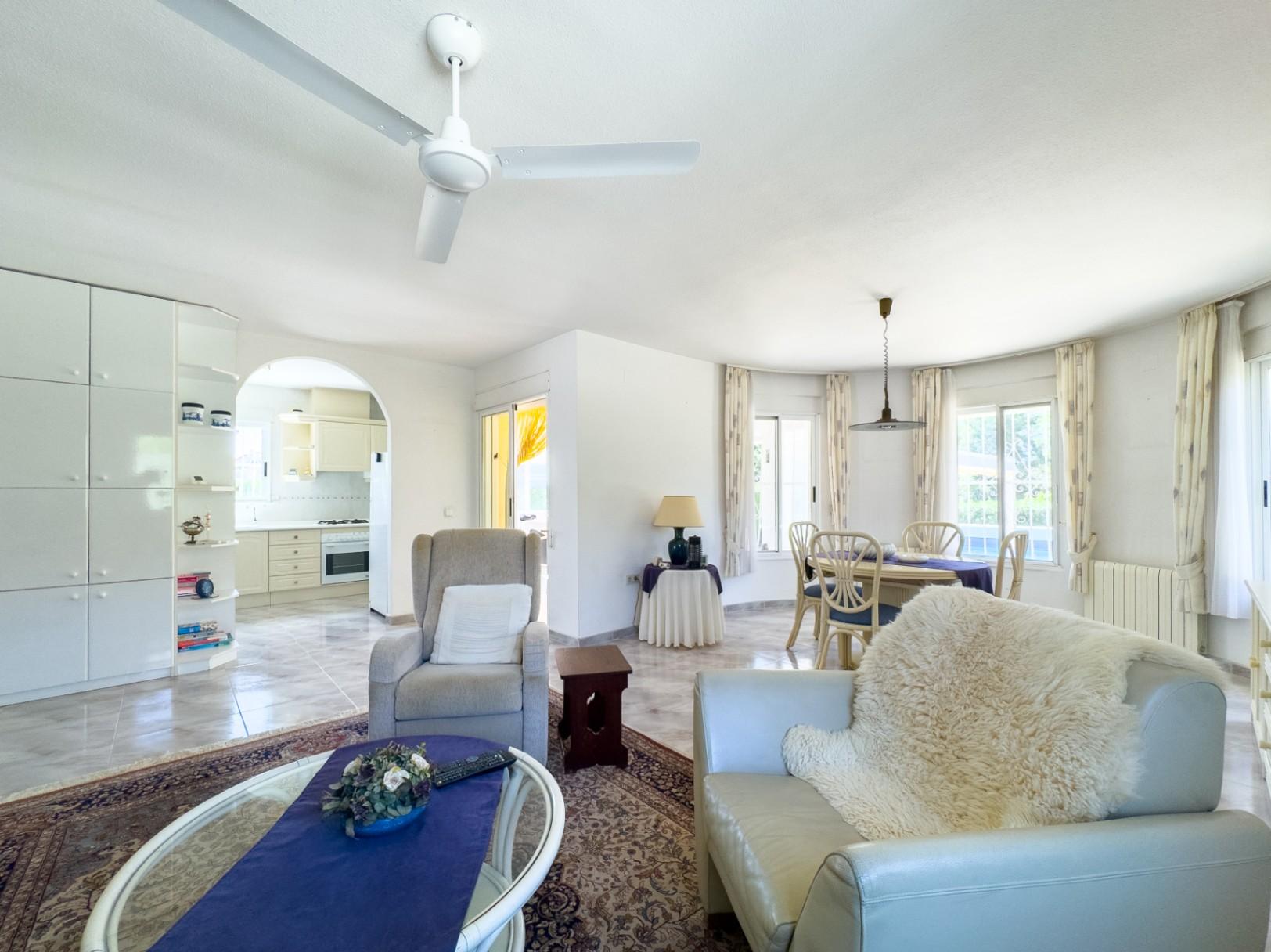 1389DA - Villa de una sola planta con piscina privada en parcela de 750 m² en La Nucía.