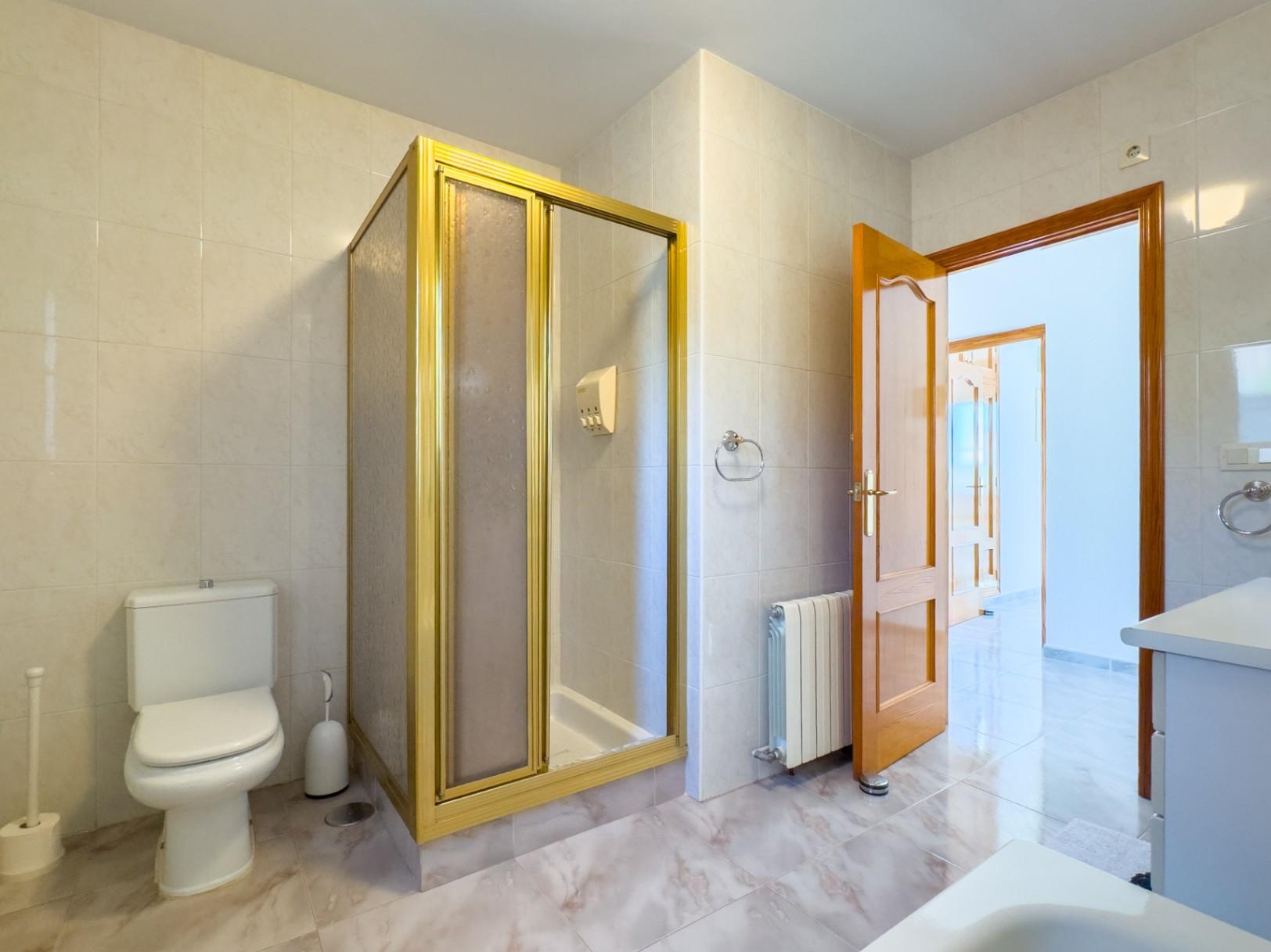 1389DA - Villa de una sola planta con piscina privada en parcela de 750 m² en La Nucía.