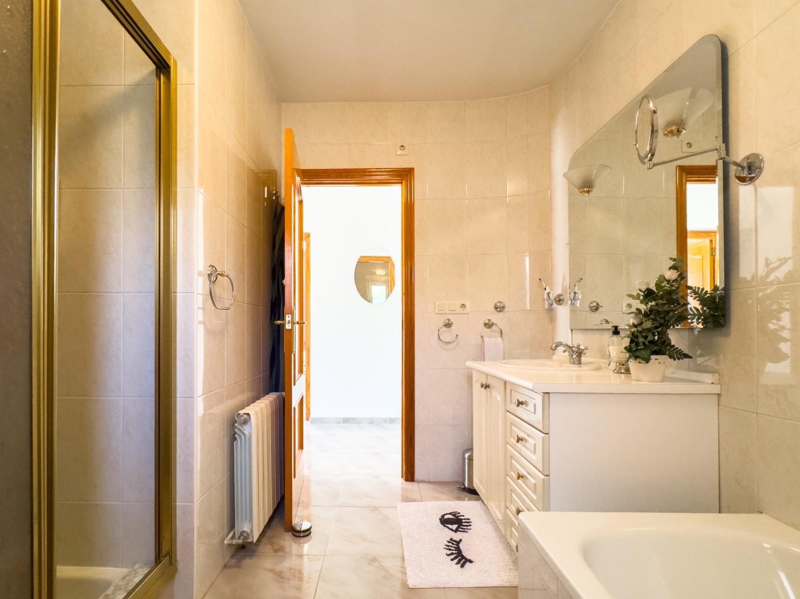 1389DA - Villa de una sola planta con piscina privada en parcela de 750 m² en La Nucía.