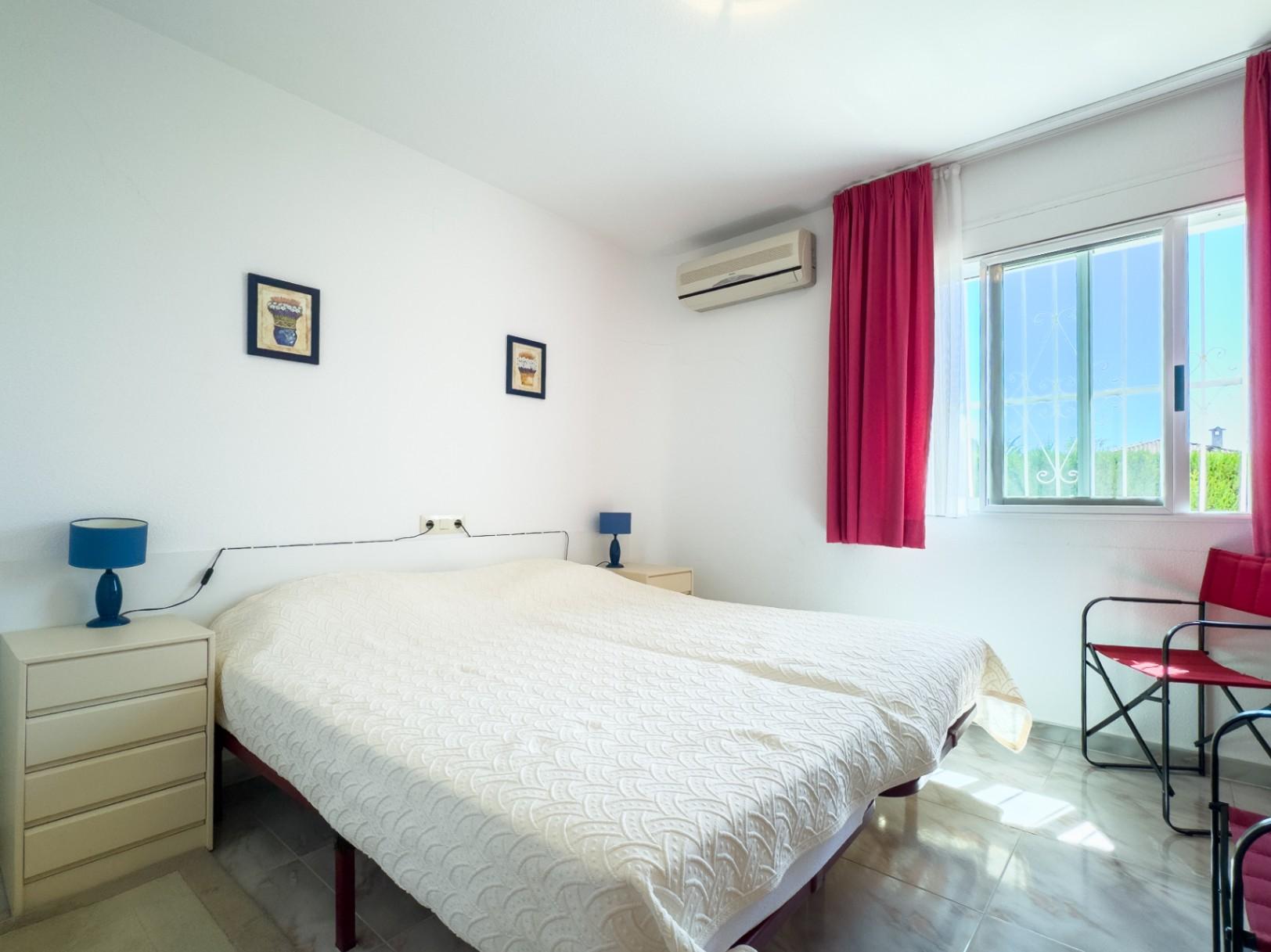 1389DA - Villa de una sola planta con piscina privada en parcela de 750 m² en La Nucía.