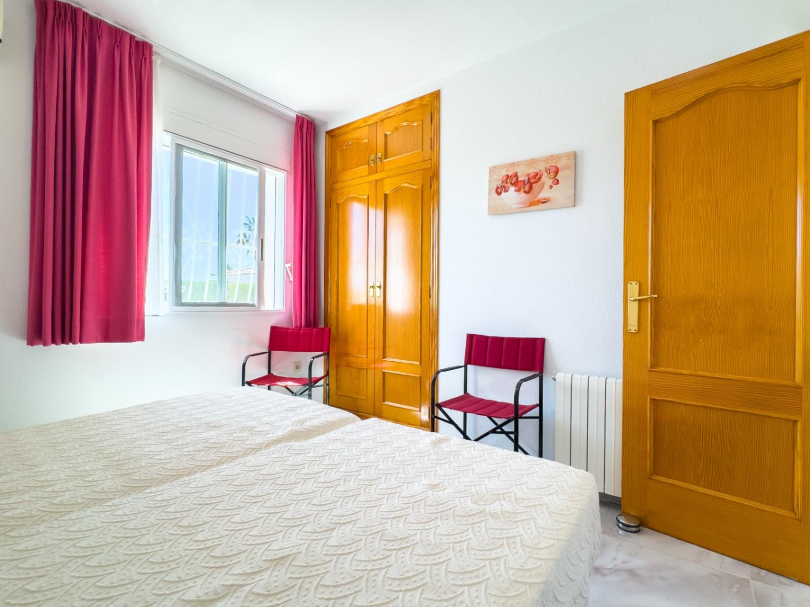 1389DA - Villa de una sola planta con piscina privada en parcela de 750 m² en La Nucía.