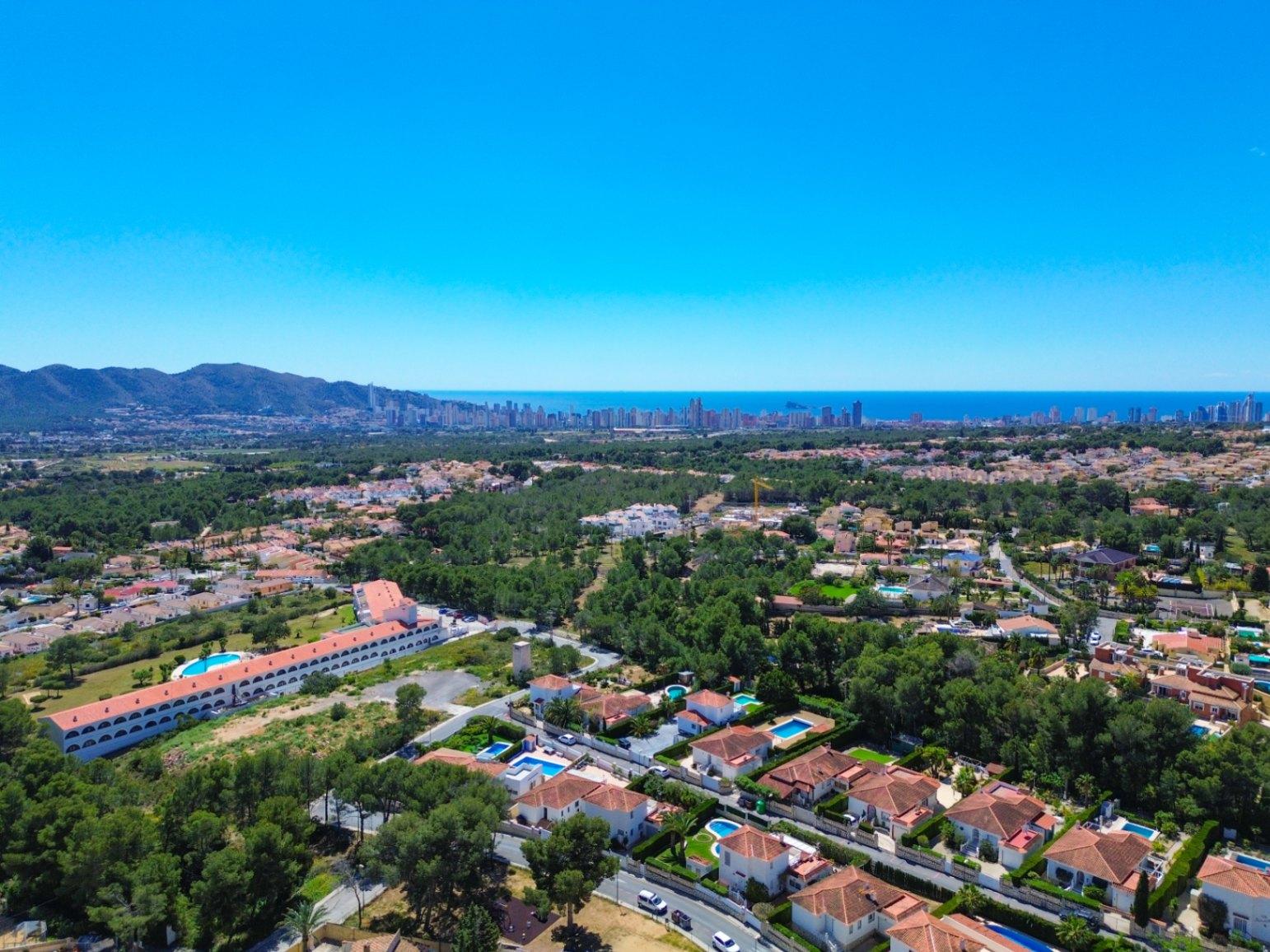 1389DA - Villa de una sola planta con piscina privada en parcela de 750 m² en La Nucía.