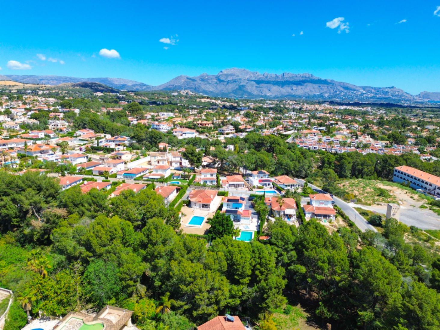 1389DA - Villa de una sola planta con piscina privada en parcela de 750 m² en La Nucía.